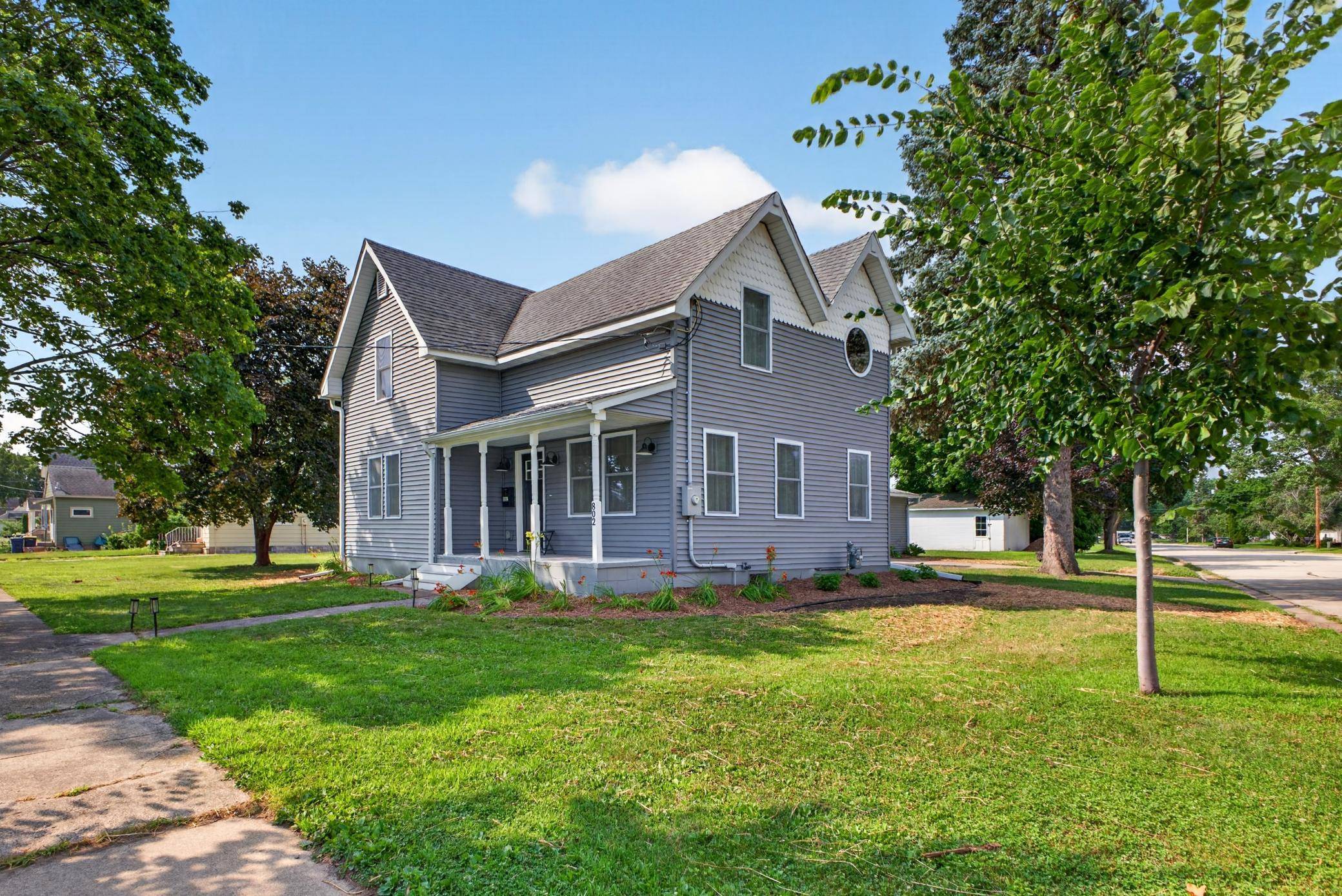 802 S Garden ST, Lake City, MN 55041