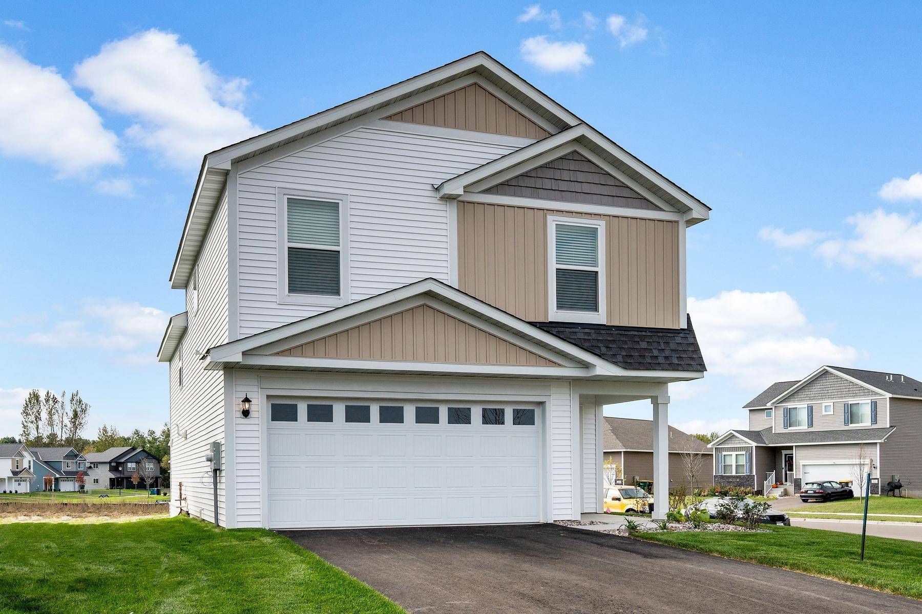 607 Redwood LOOP N, Cambridge, MN 55008