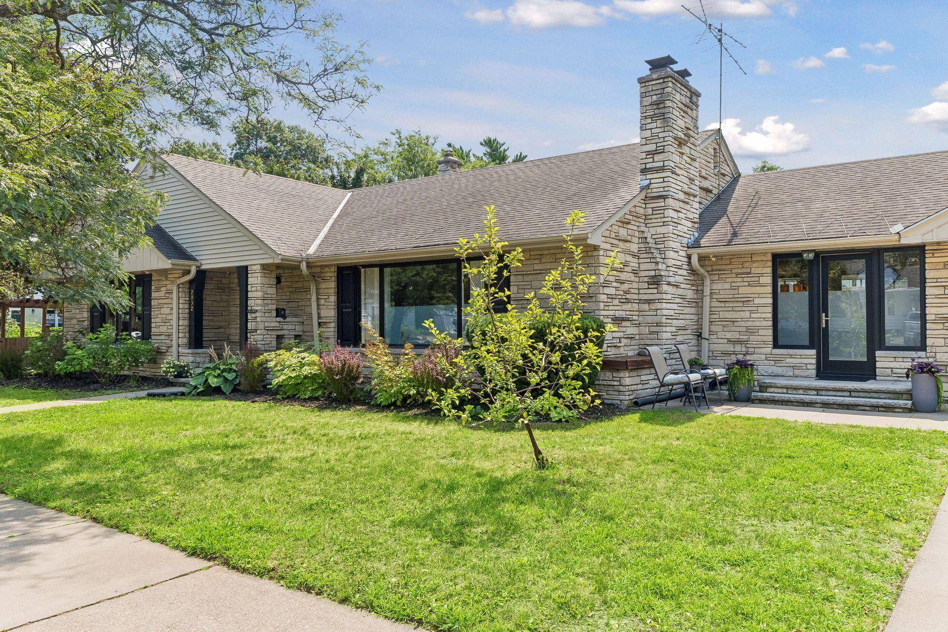 2032 Sheridan AVE, Saint Paul, MN 55116