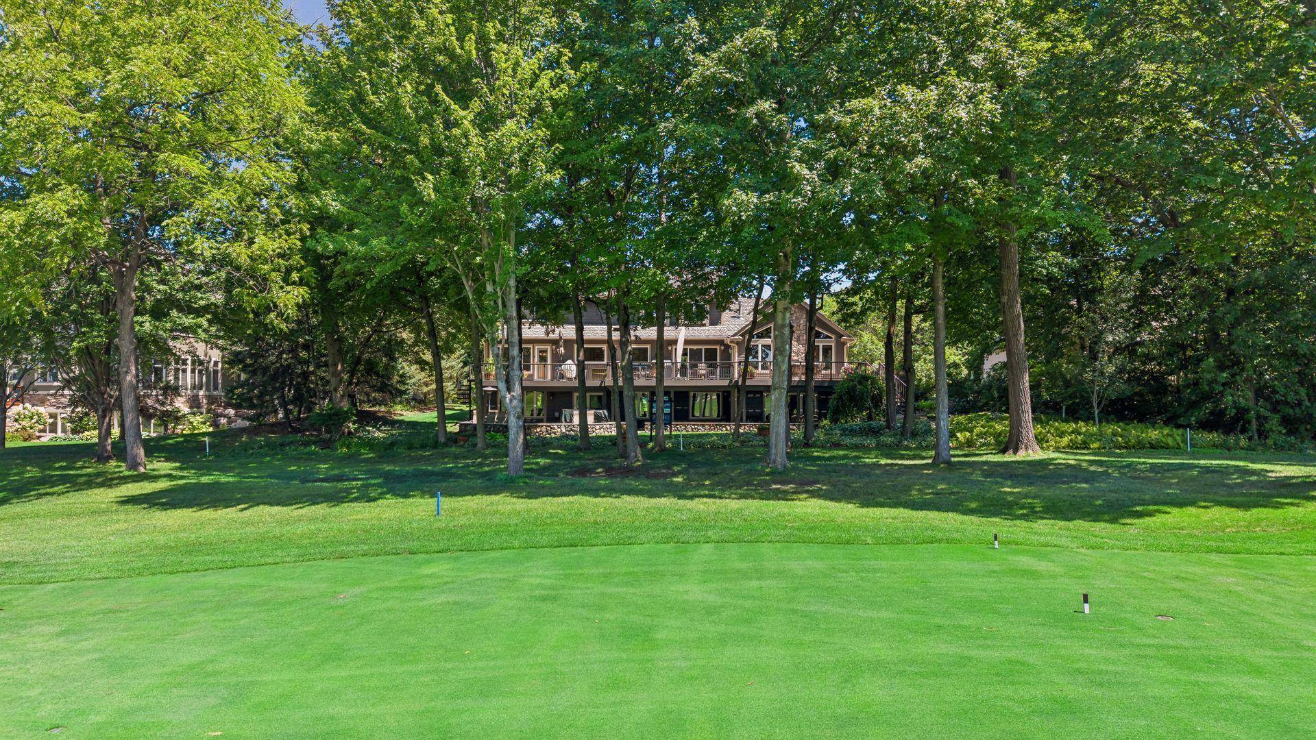 2890 Autumn Woods DR, Chaska, MN 55318