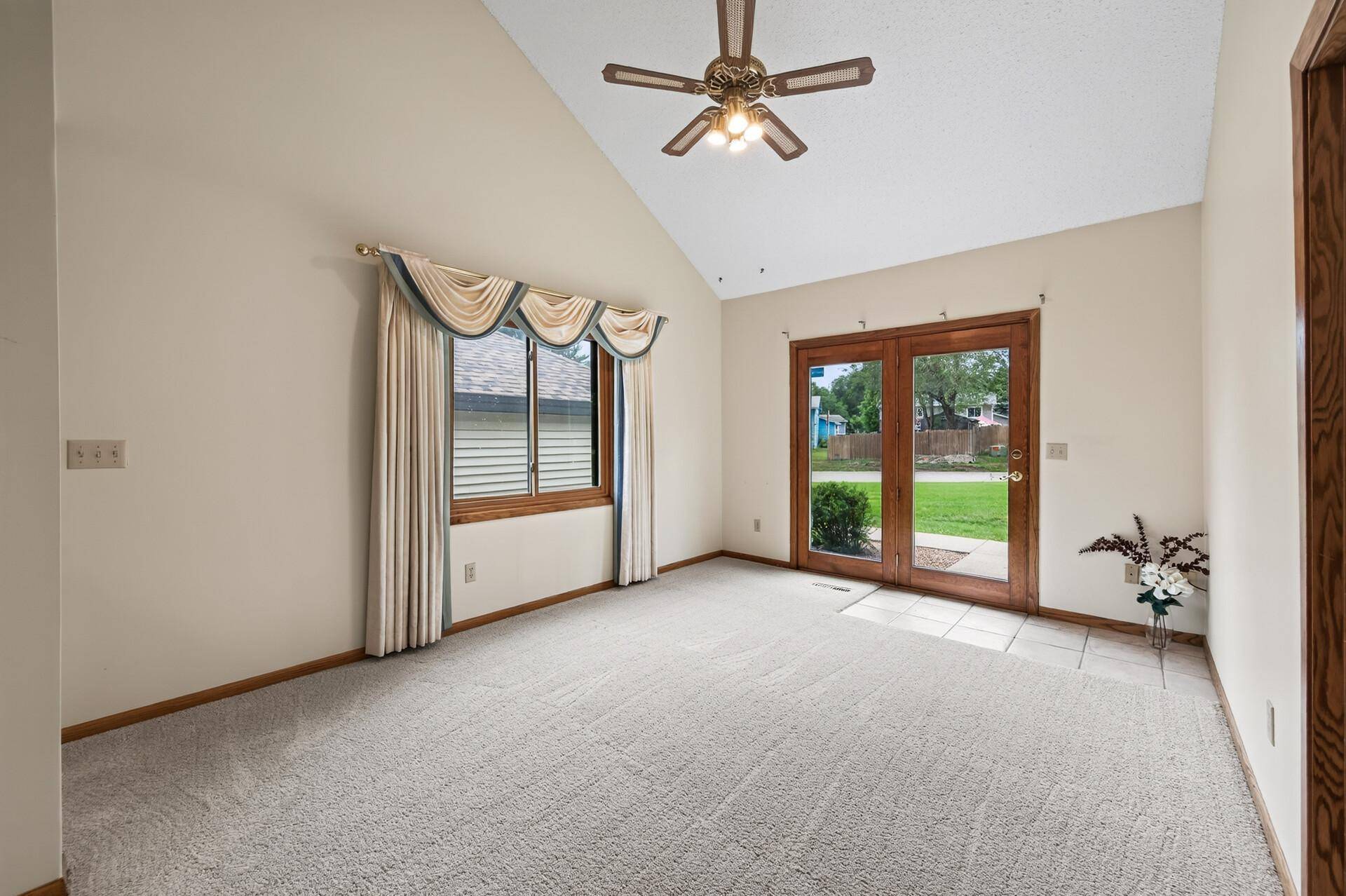548 Auburn PL NW #A, Elk River, MN 55330