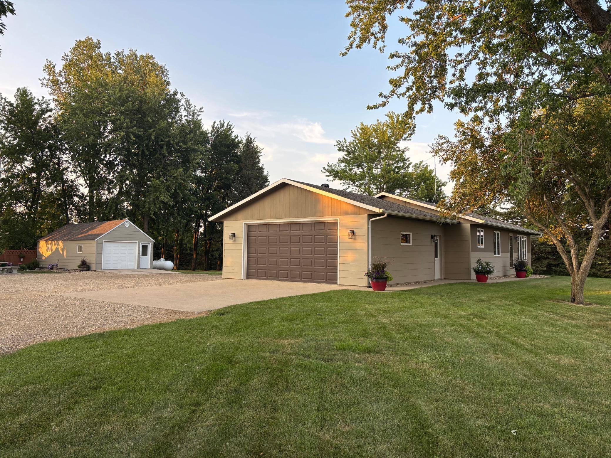 27366 260th ST, Worthington, MN 56187