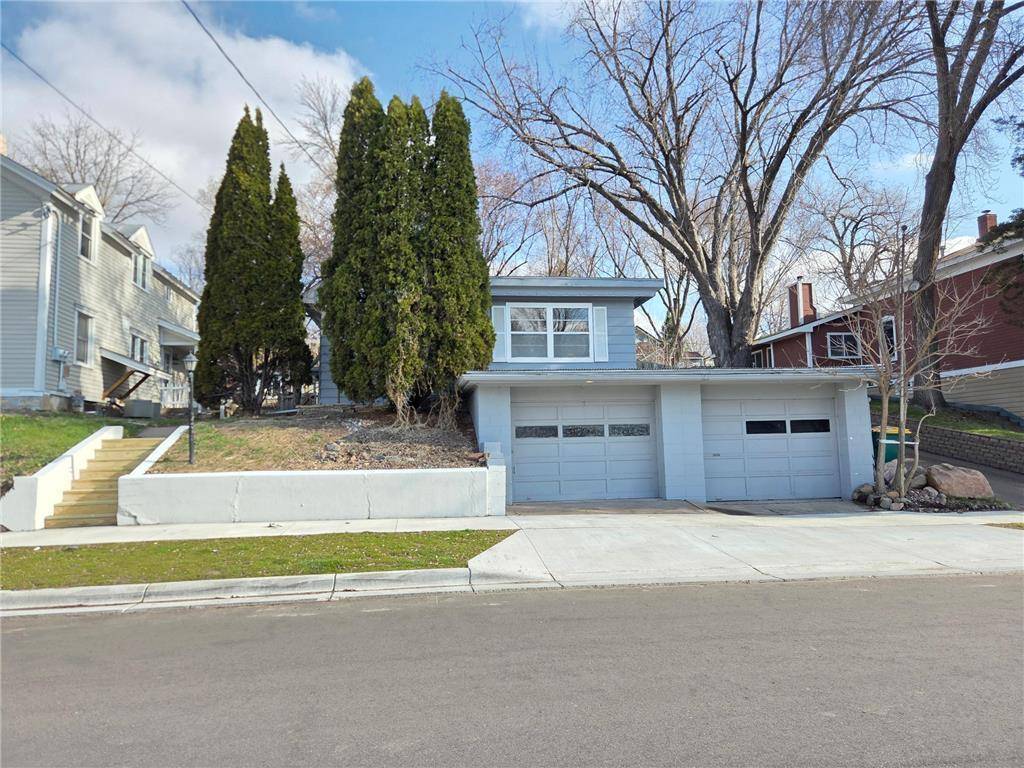 712 Maple ST W, Stillwater, MN 55082
