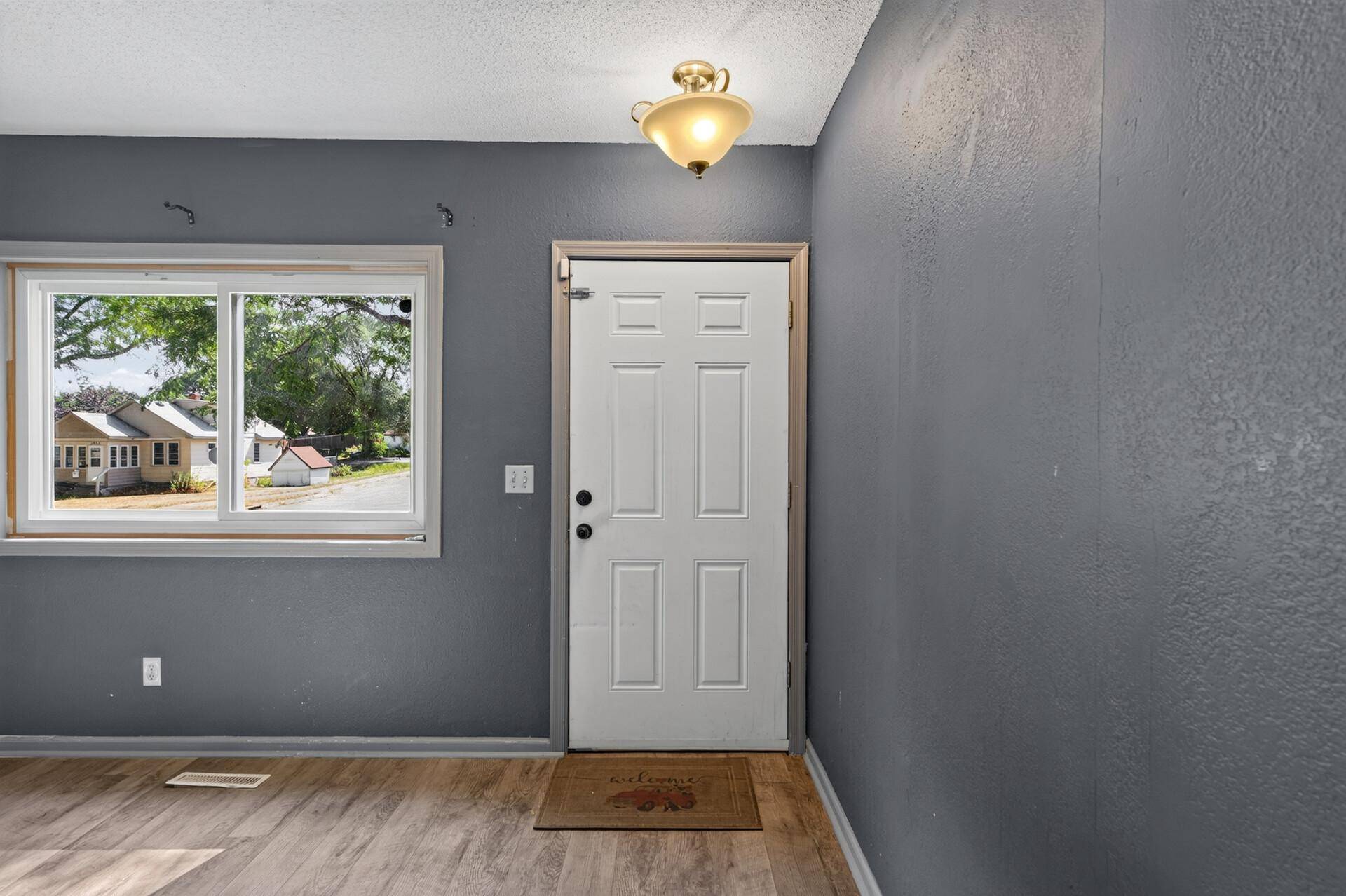 995 Rose AVE E, Saint Paul, MN 55106