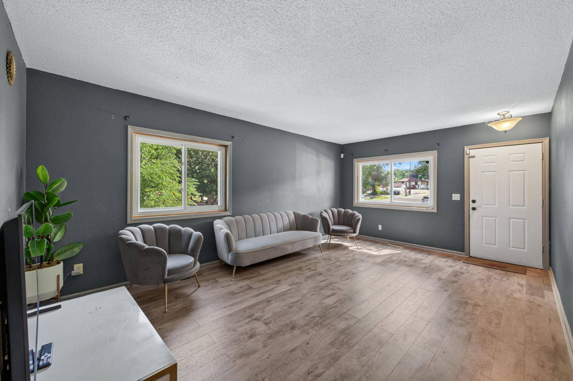 995 Rose AVE E, Saint Paul, MN 55106