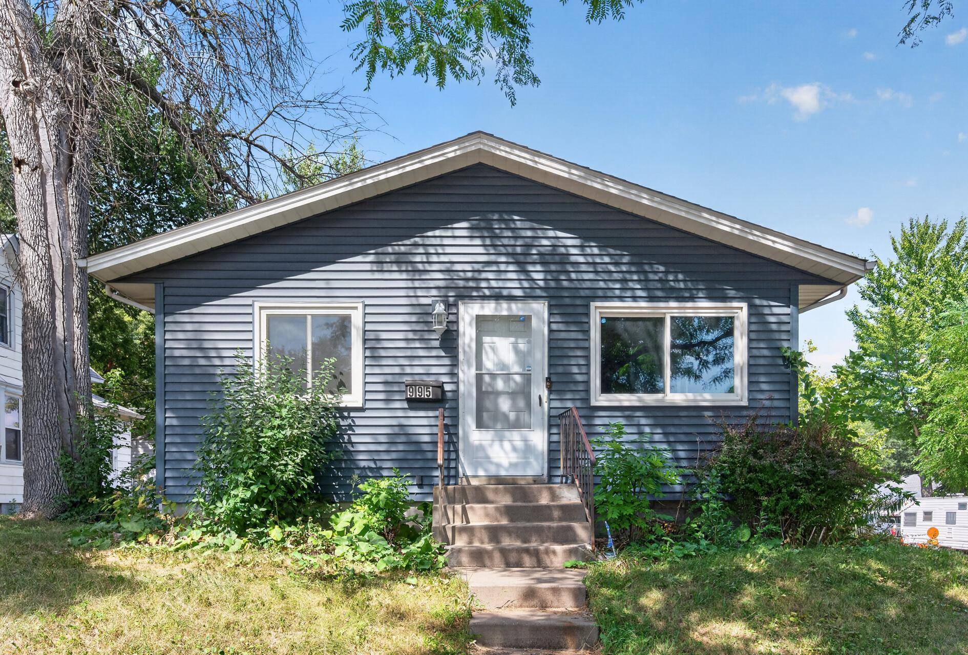 995 Rose AVE E, Saint Paul, MN 55106