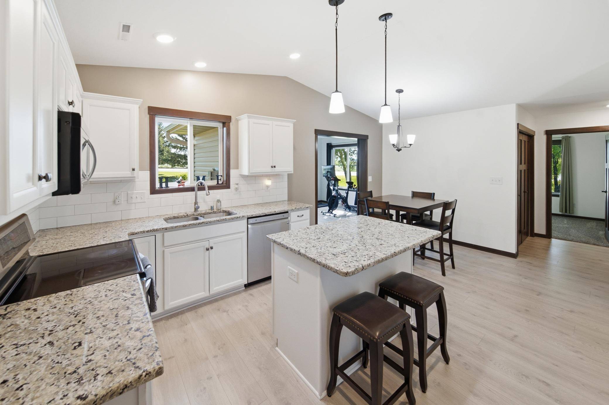 148 Highland CIR, Zumbrota, MN 55992