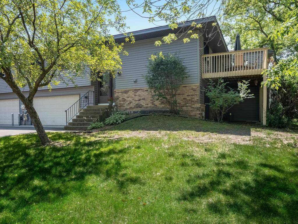 7201 Pontiac CIR, Chanhassen, MN 55317