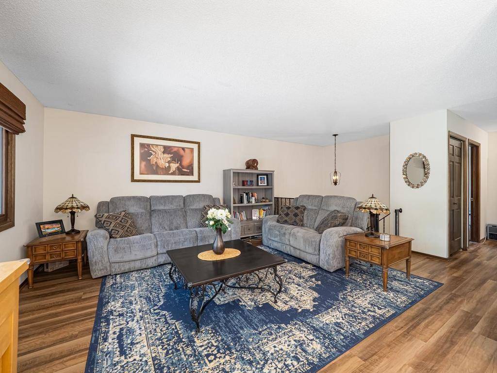 7201 Pontiac CIR, Chanhassen, MN 55317