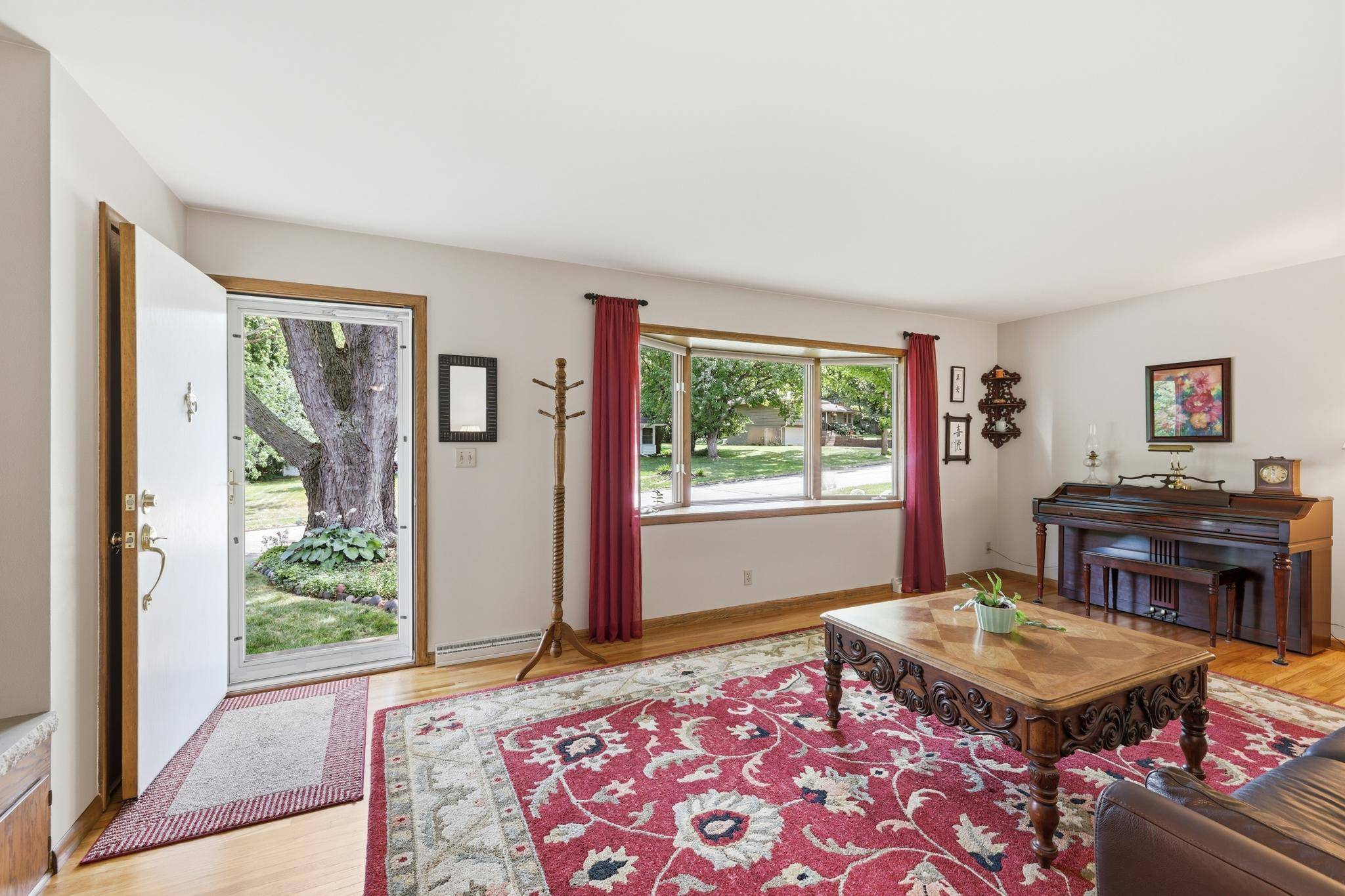5356 Holiday RD, Minnetonka, MN 55345