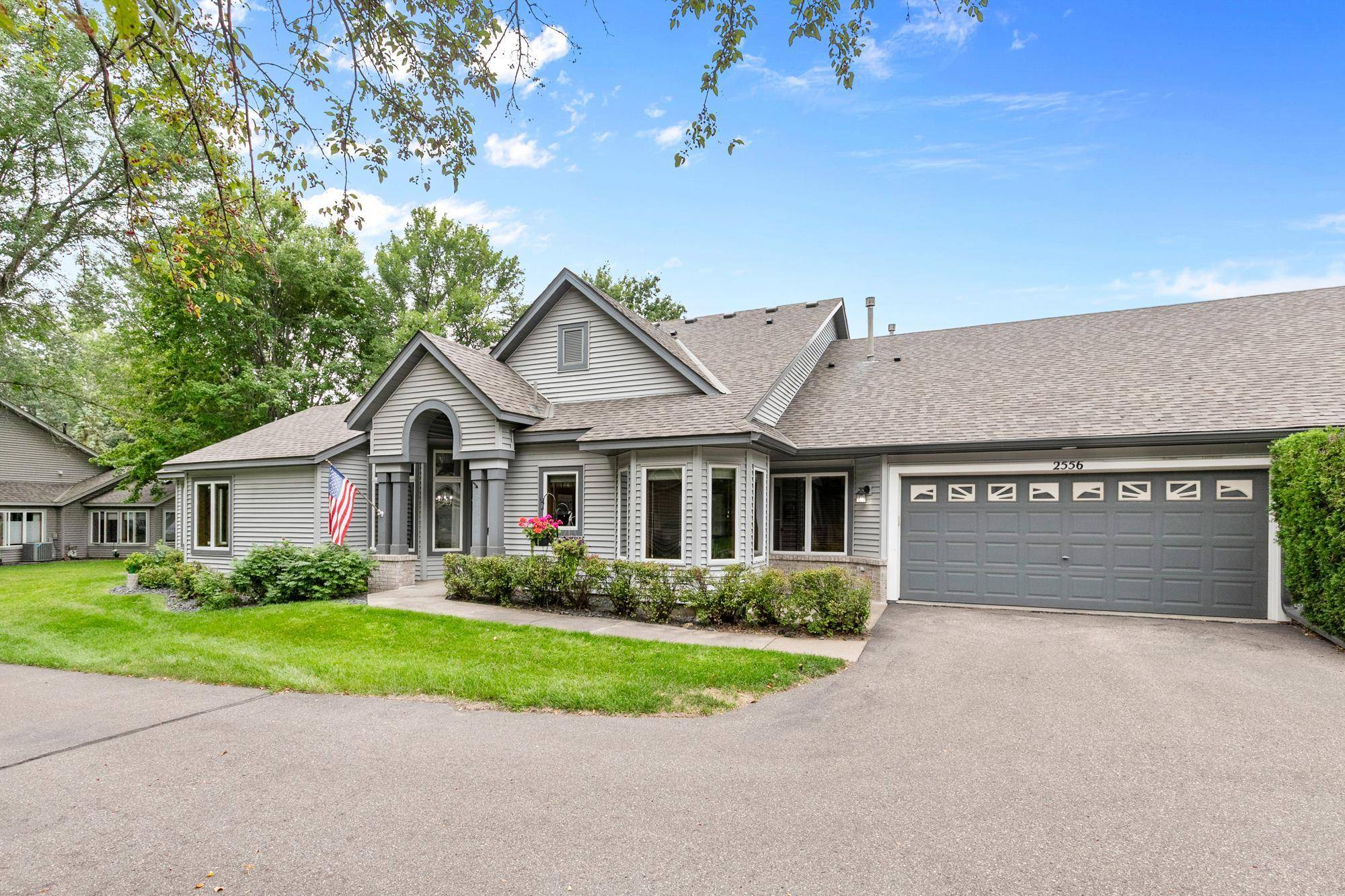 2556 Sumac RDG, White Bear Lake, MN 55110