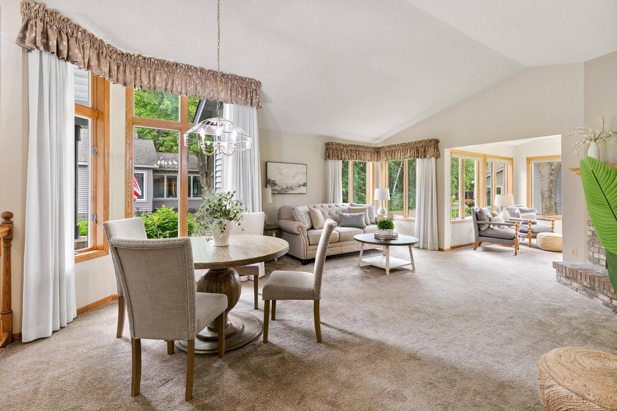2556 Sumac RDG, White Bear Lake, MN 55110