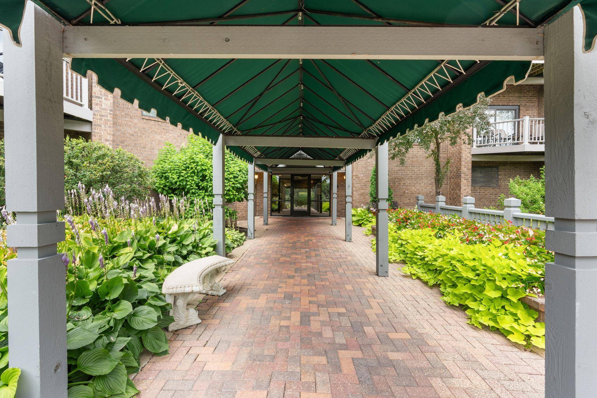 12700 Sherwood PL #112, Minnetonka, MN 55305
