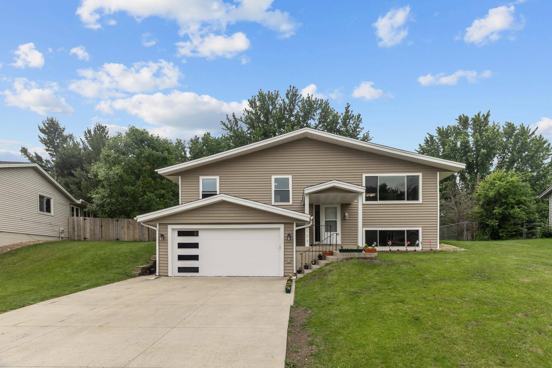 4990 148th PATH W, Apple Valley, MN 55124