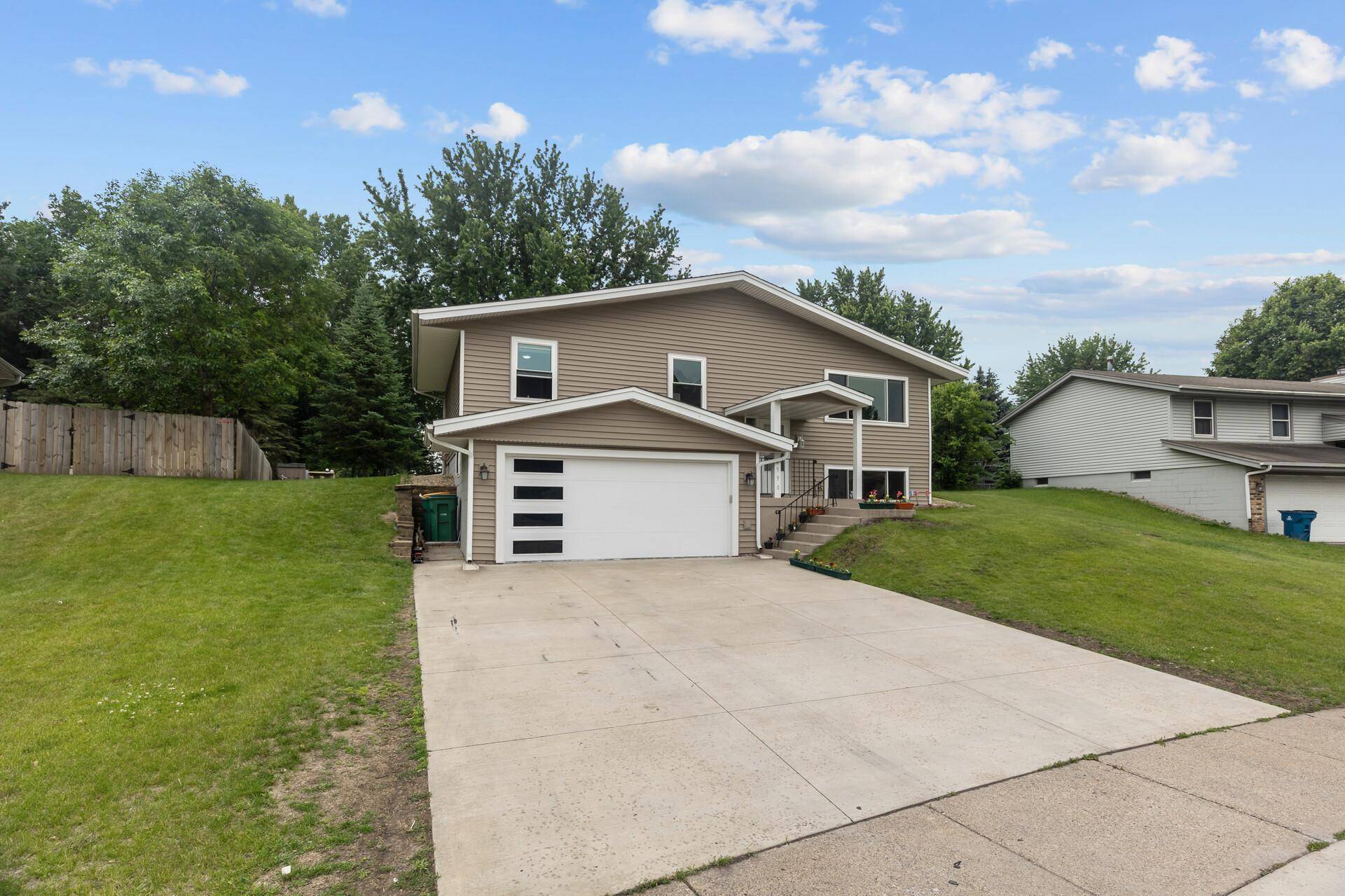 4990 148th PATH W, Apple Valley, MN 55124