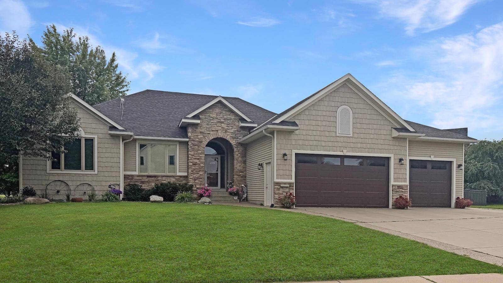 912 Superior DR, Northfield, MN 55057