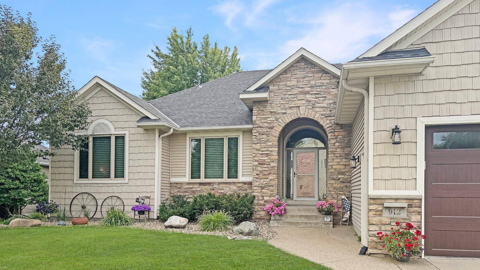 912 Superior DR, Northfield, MN 55057