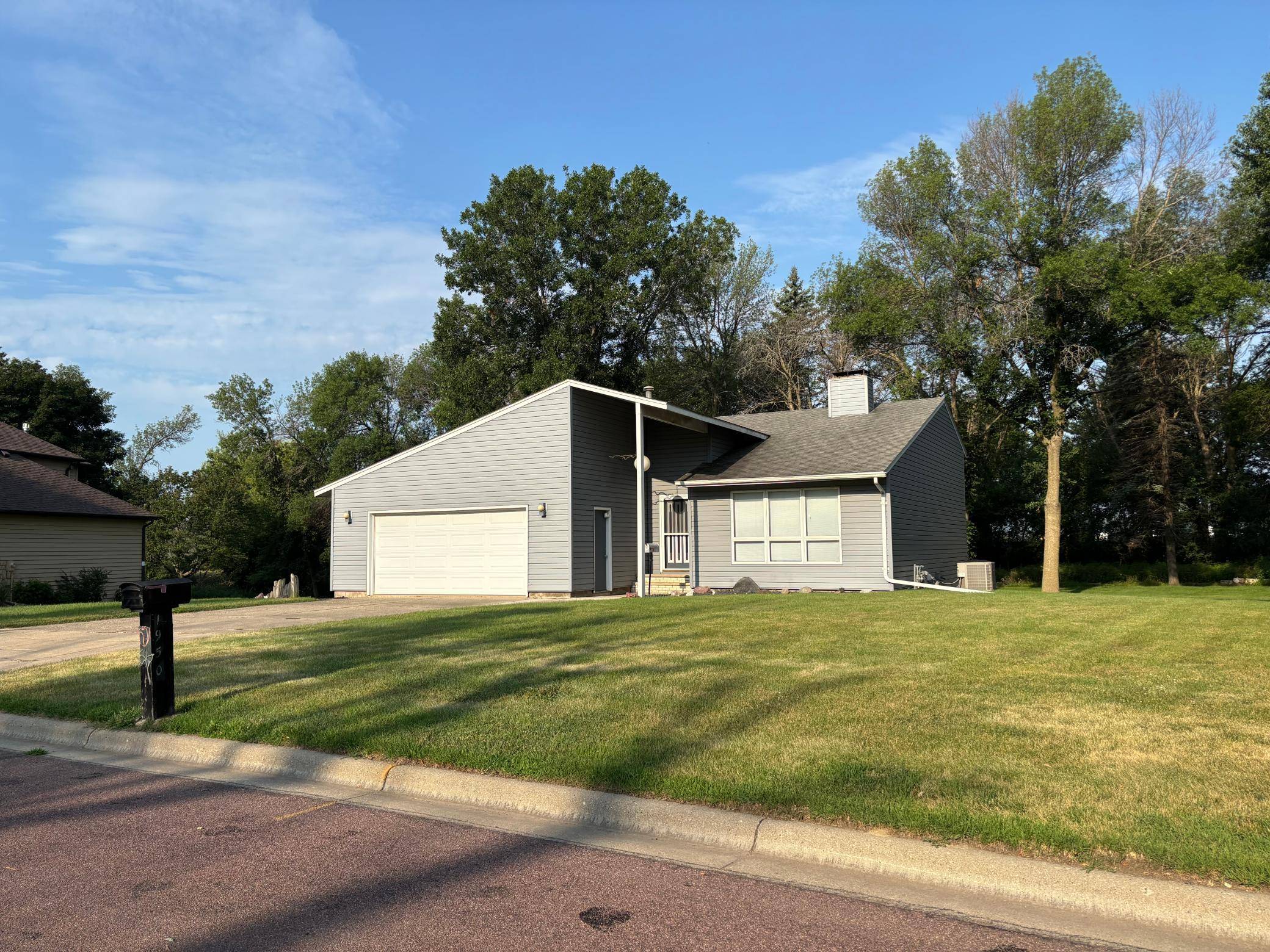 1950 Knollwood DR, Fairmont, MN 56031