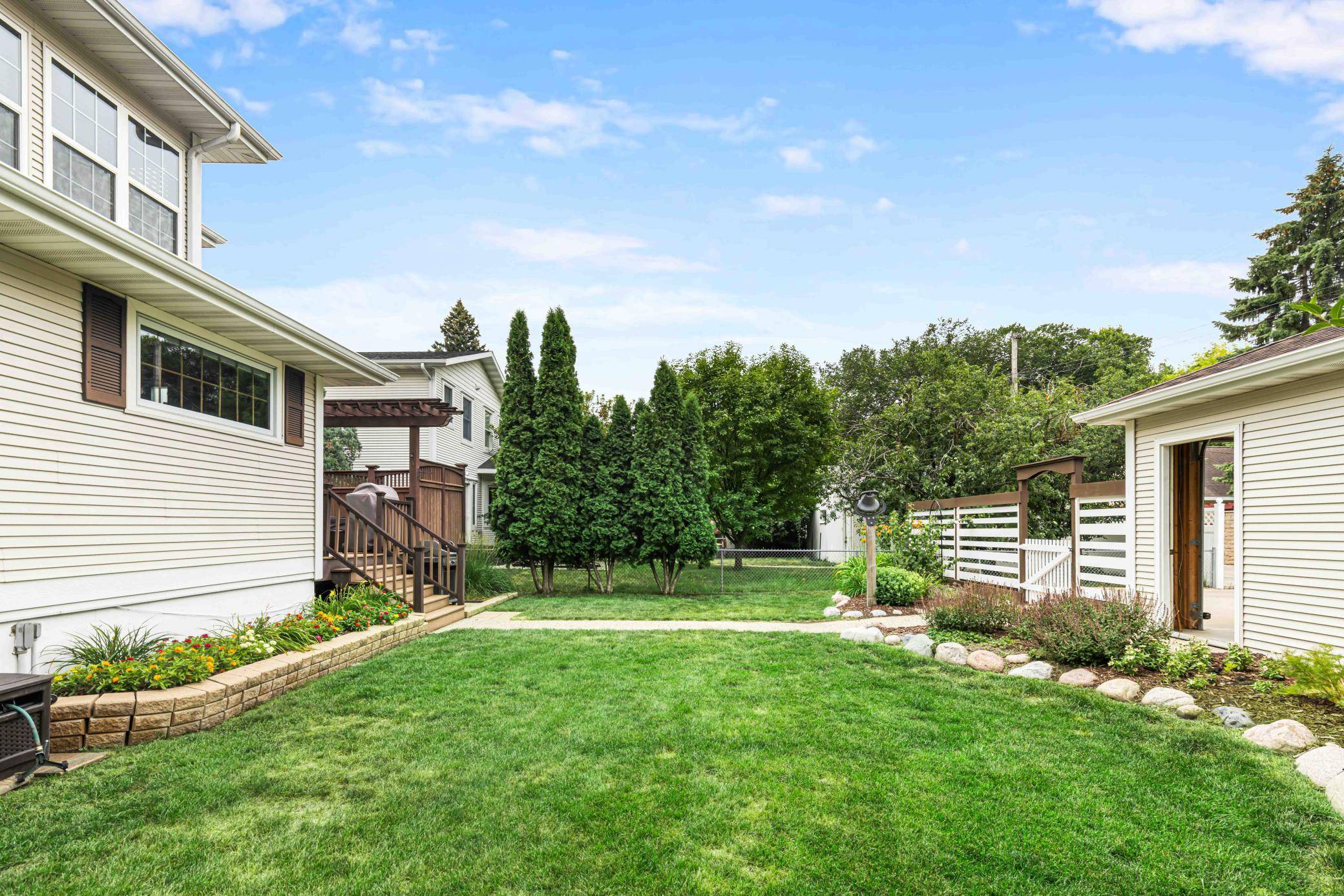 1205 6th ST S, Fargo, ND 58103