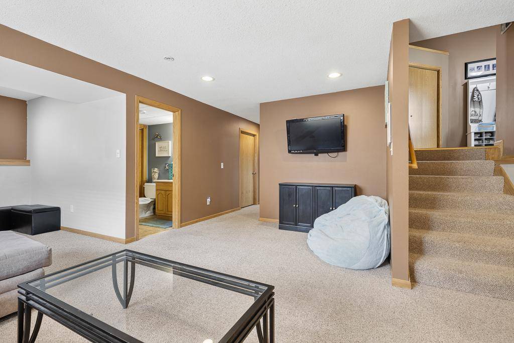 513 Harriett DR, Marshall, MN 56258