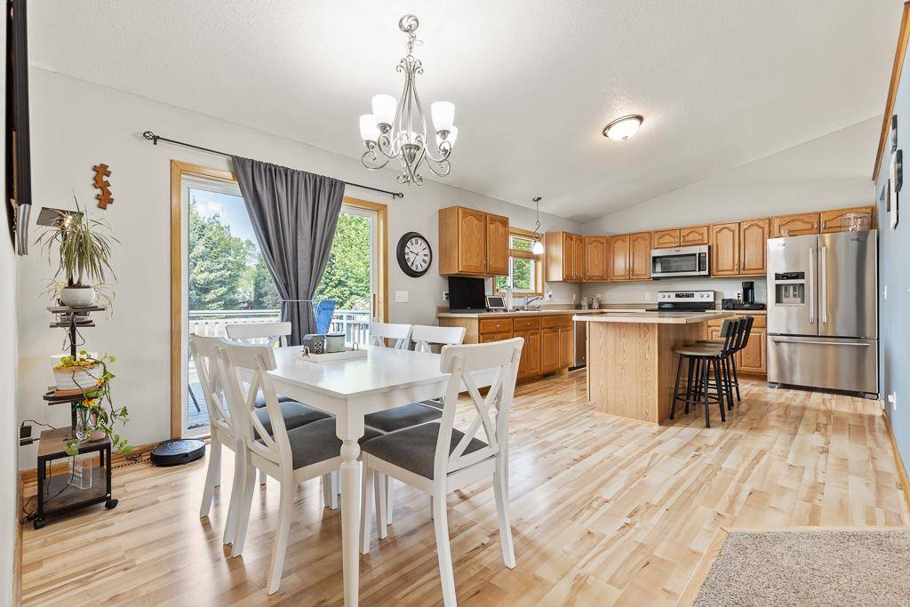 513 Harriett DR, Marshall, MN 56258