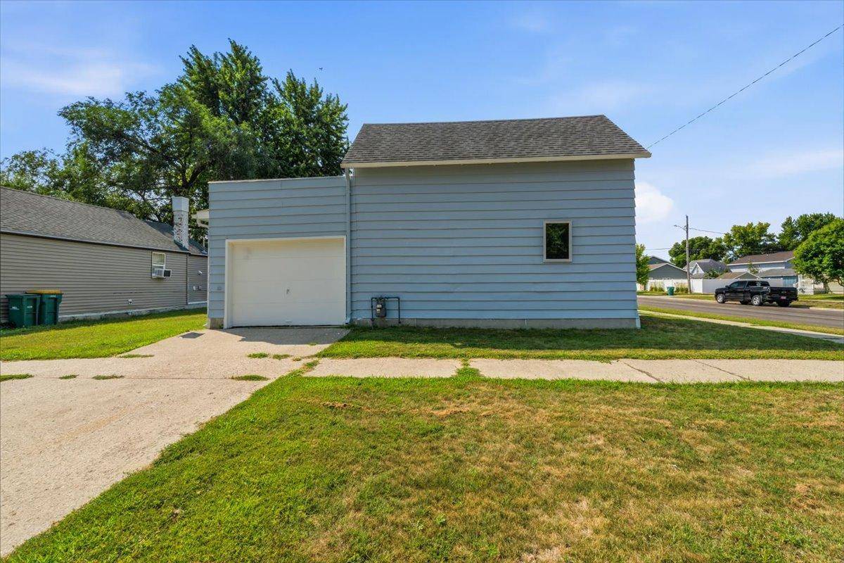 422 2nd ST N, Wahpeton, ND 58075