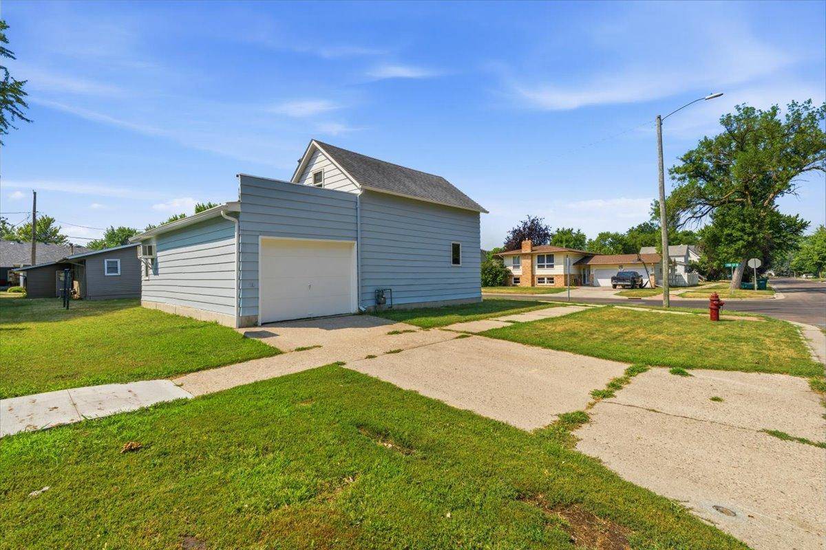 422 2nd ST N, Wahpeton, ND 58075