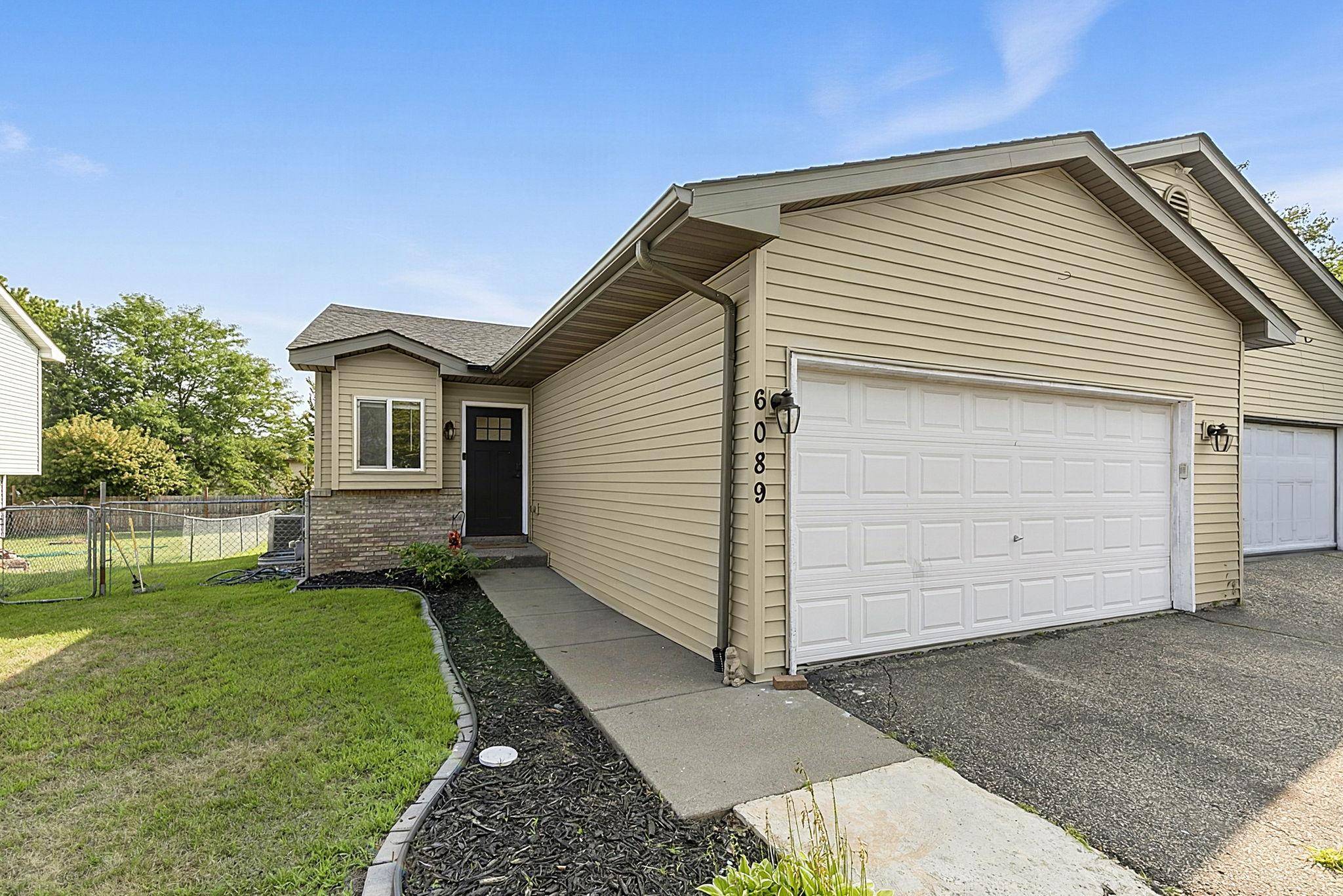 6089 Mill Run RD, Monticello, MN 55362