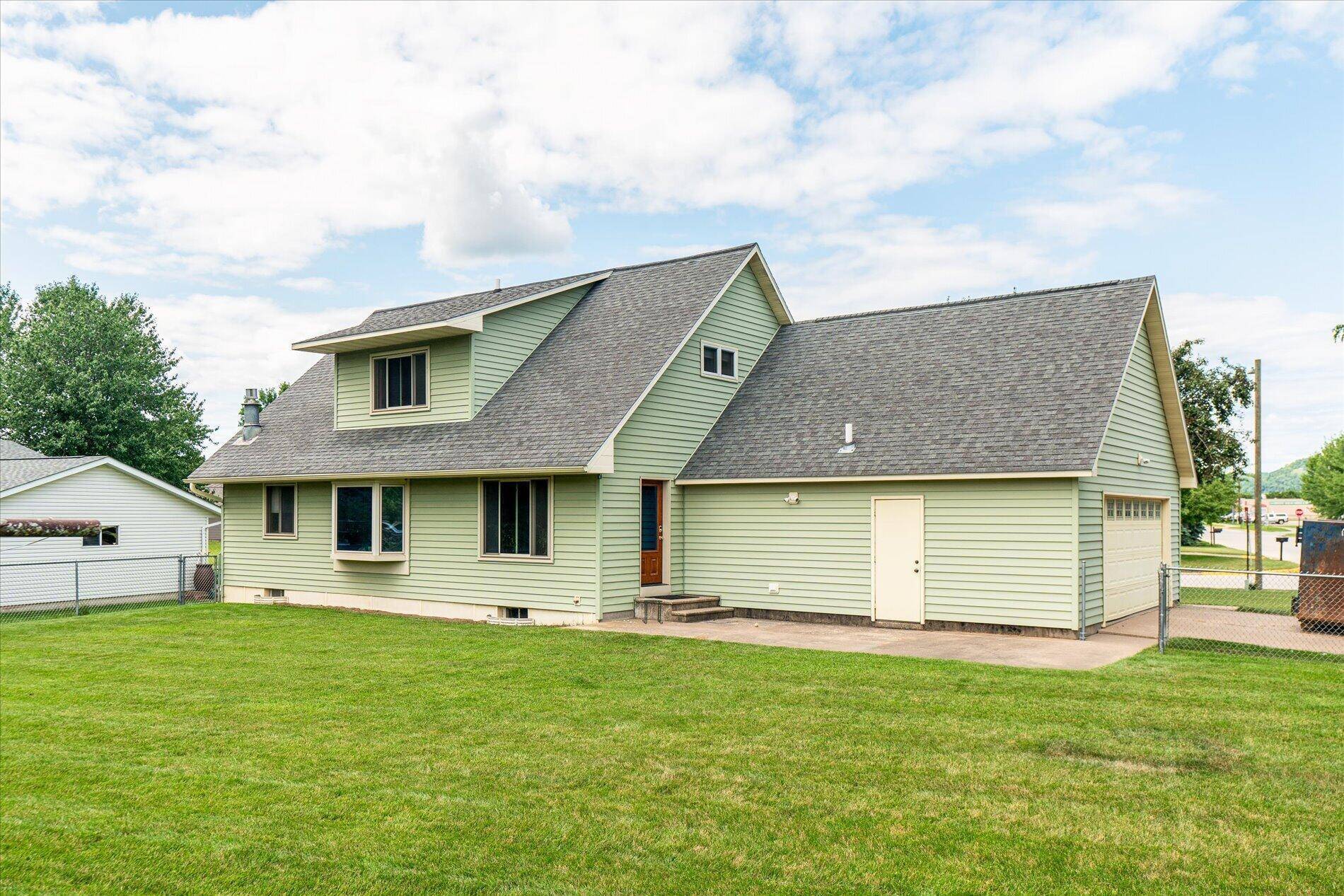 1430 Willow ST, La Crescent, MN 55947
