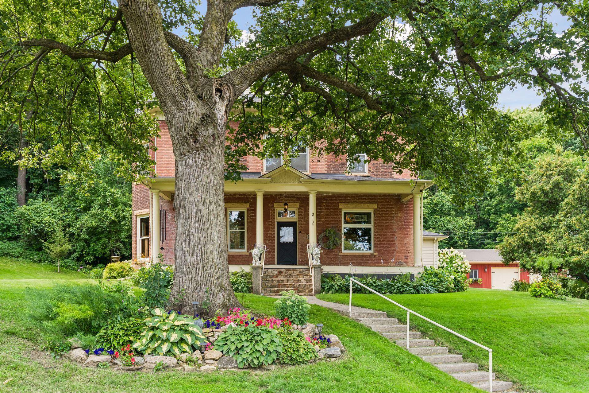 212 N 6th ST, Henderson, MN 56044