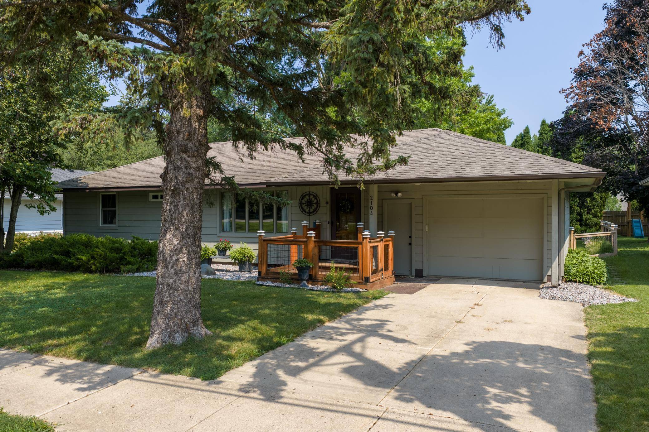 2104 W Oakland AVE, Austin, MN 55912