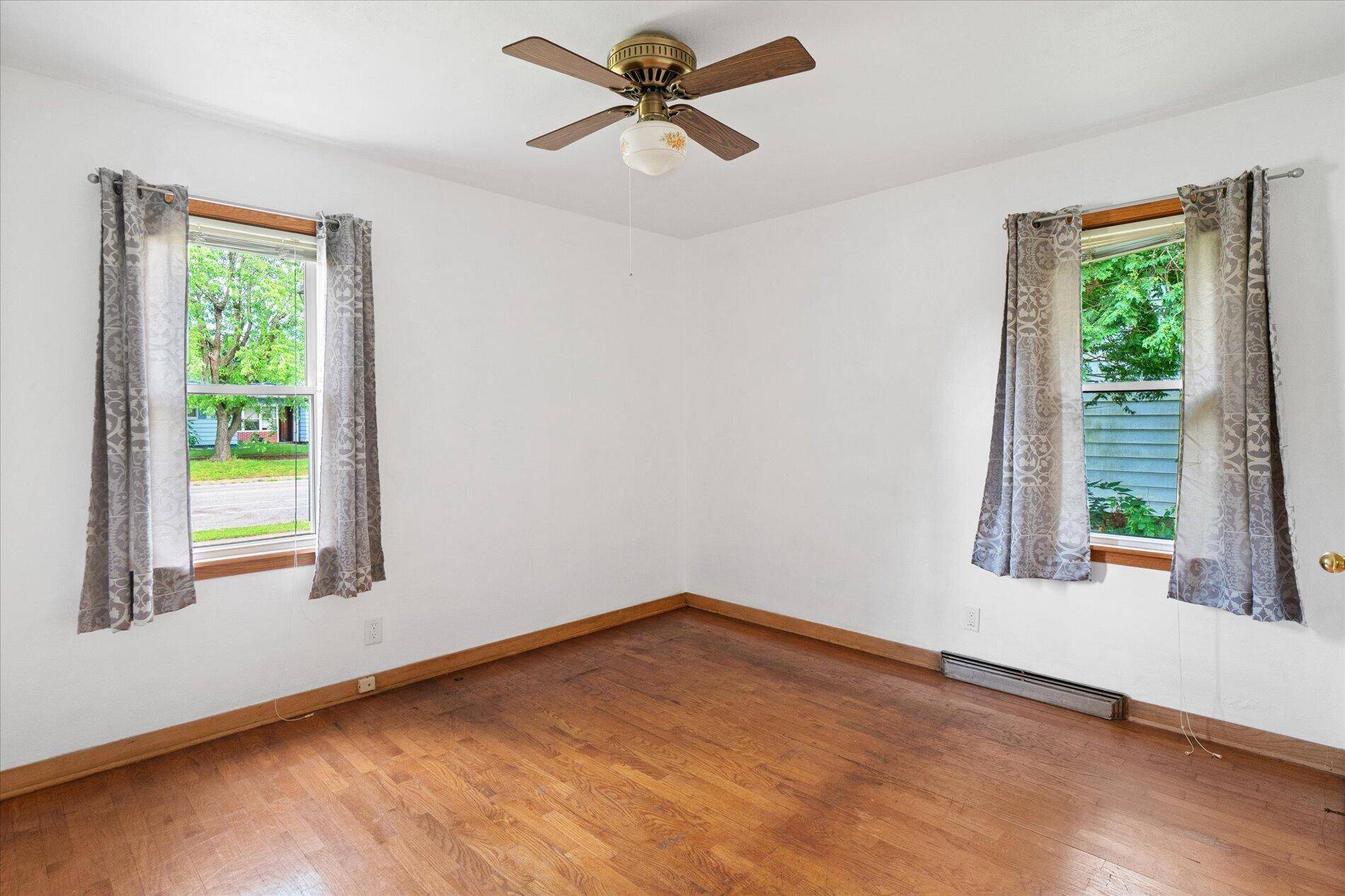503 S 9th ST, La Crescent, MN 55947