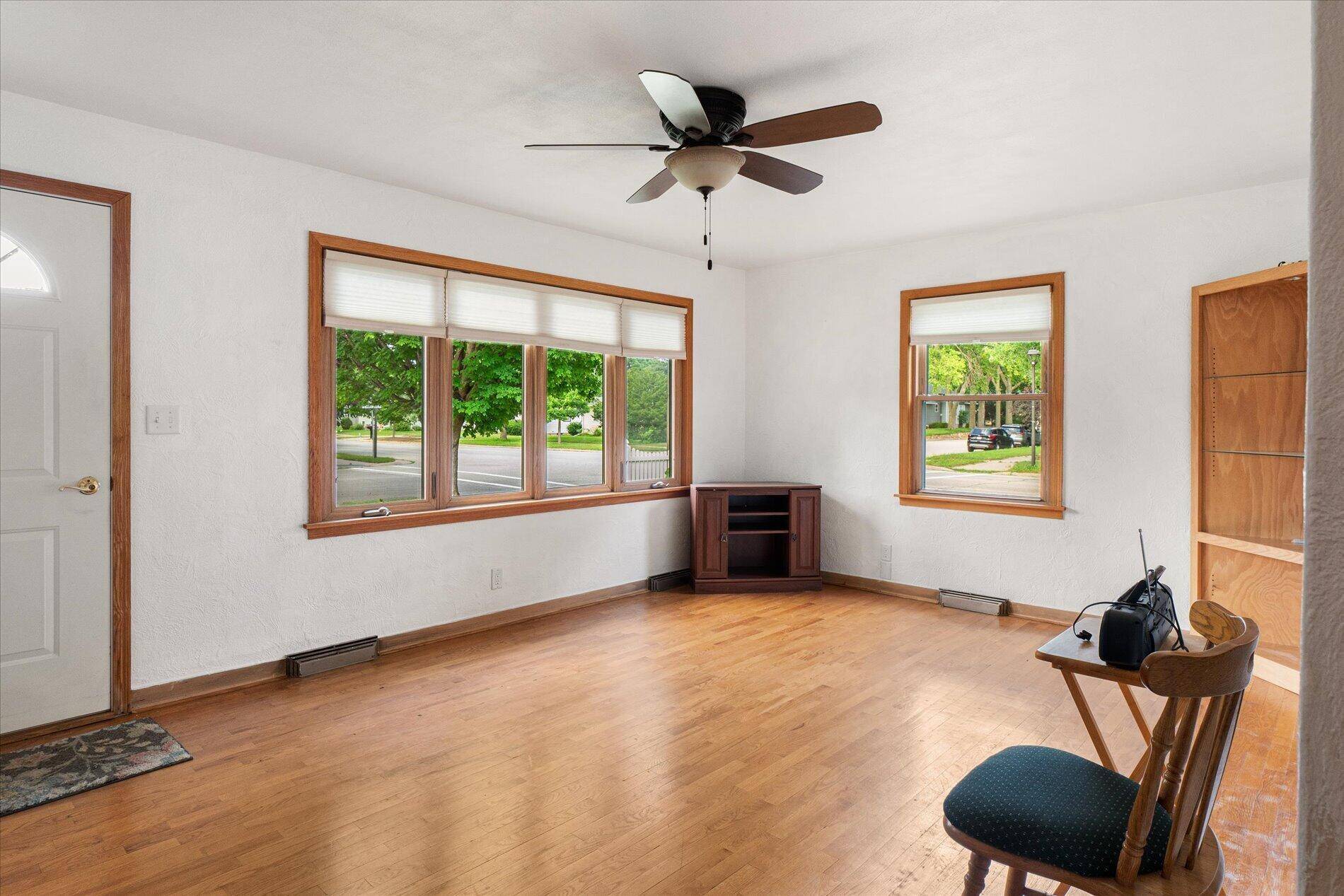 503 S 9th ST, La Crescent, MN 55947