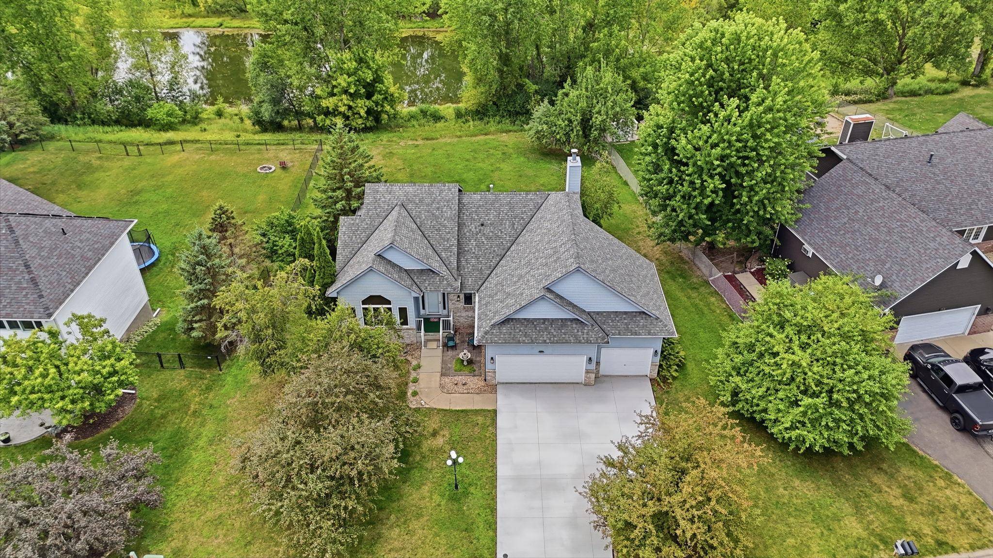 4852 Hillvale AVE N, Oakdale, MN 55128