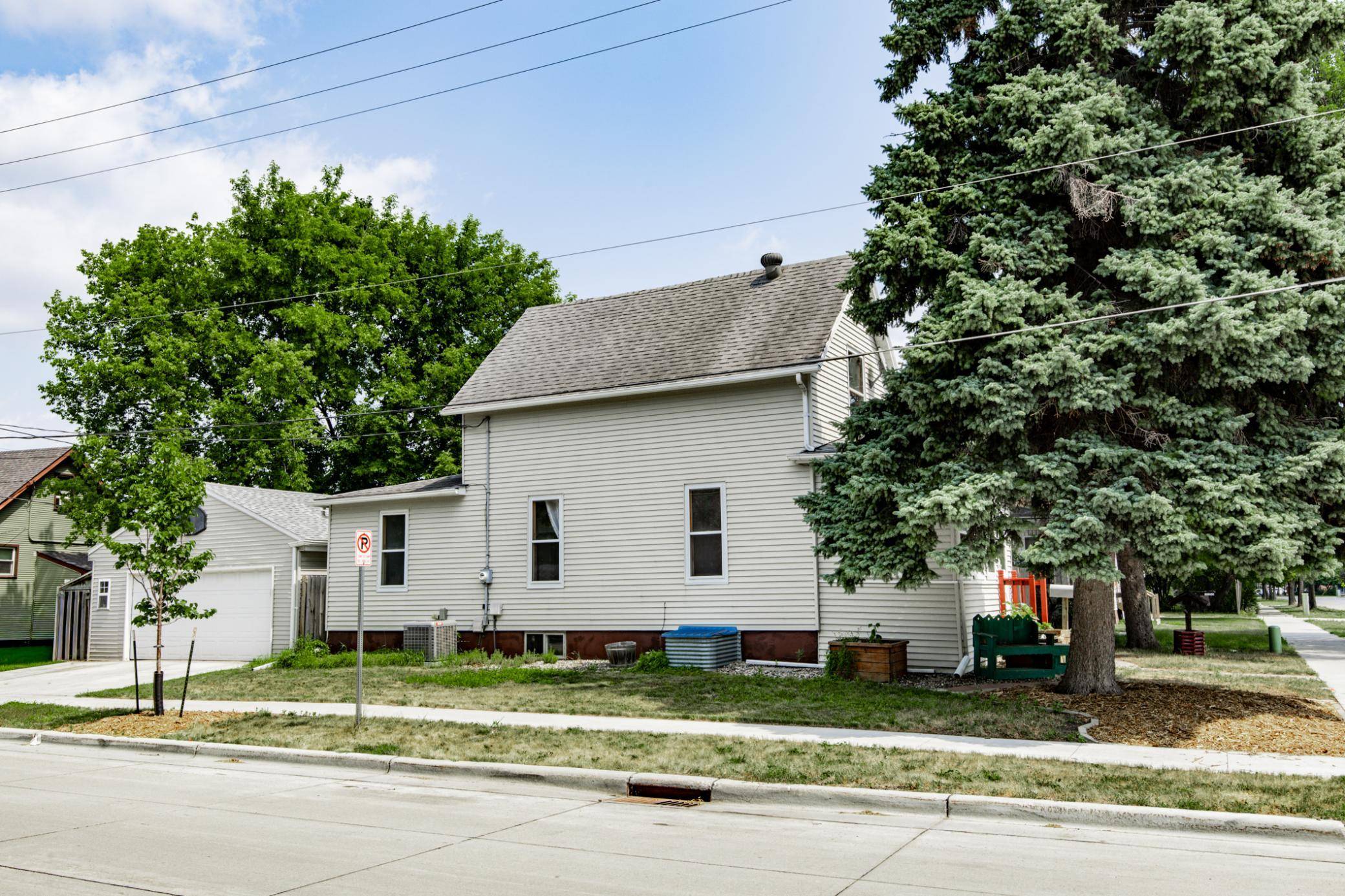 723 6th AVE N, Fargo, ND 58102
