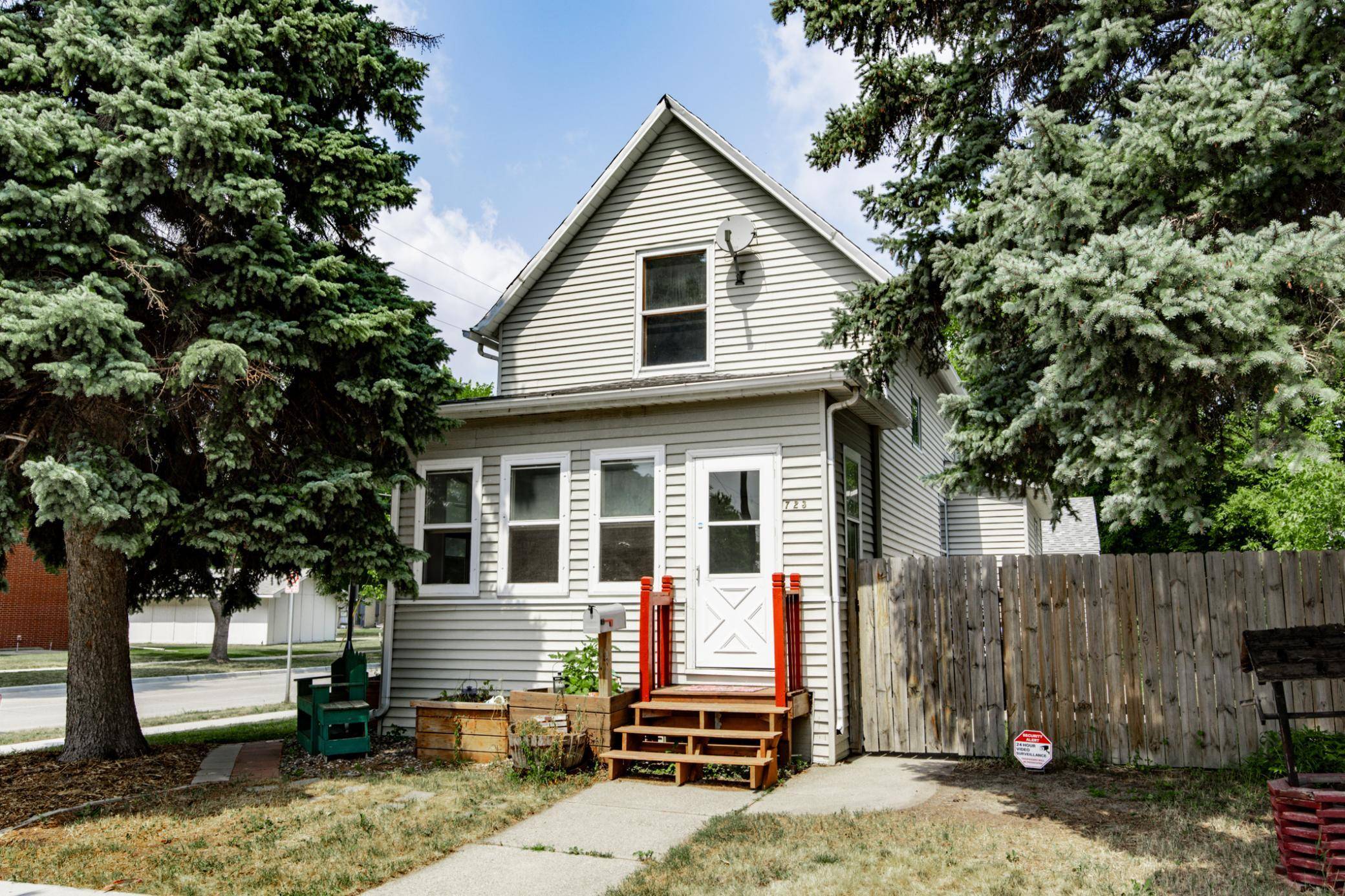 723 6th AVE N, Fargo, ND 58102