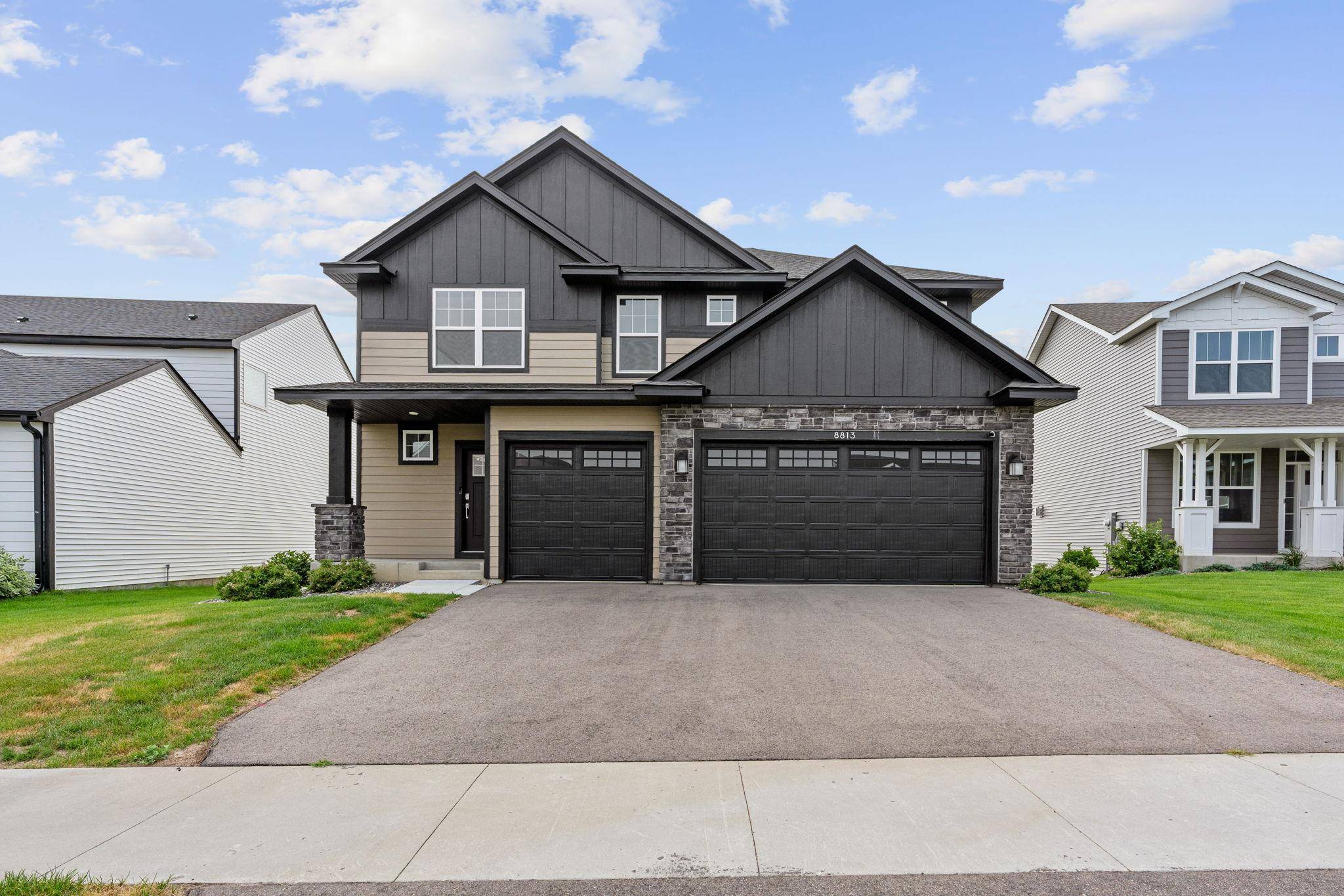 8813 Periwinkle BLVD, Woodbury, MN 55129