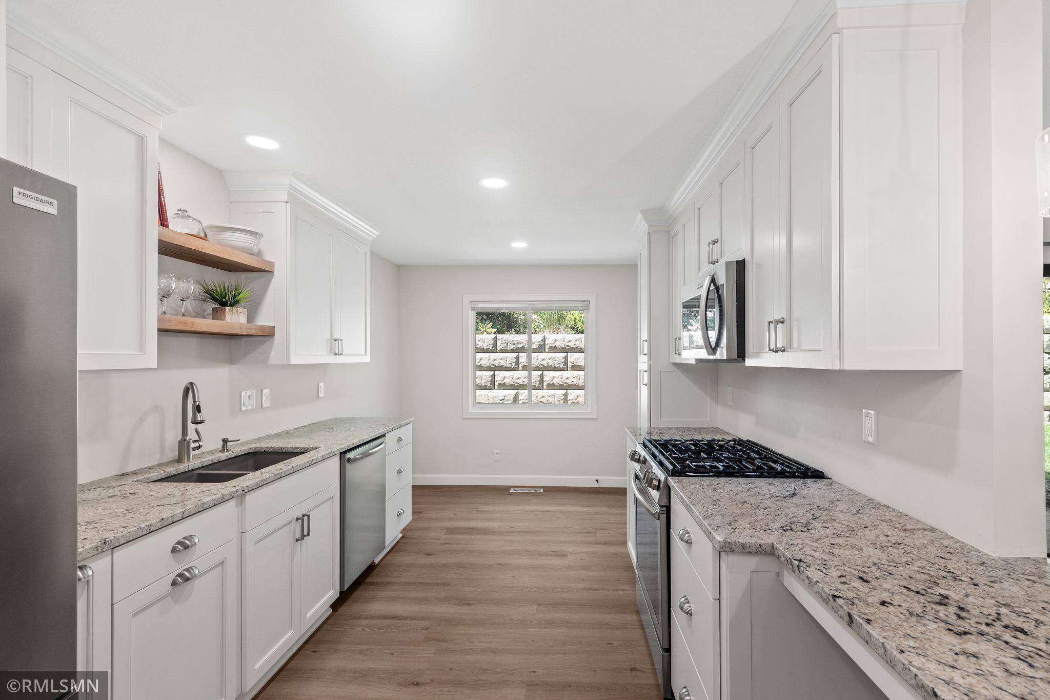 5237 Balmoral LN, Bloomington, MN 55437