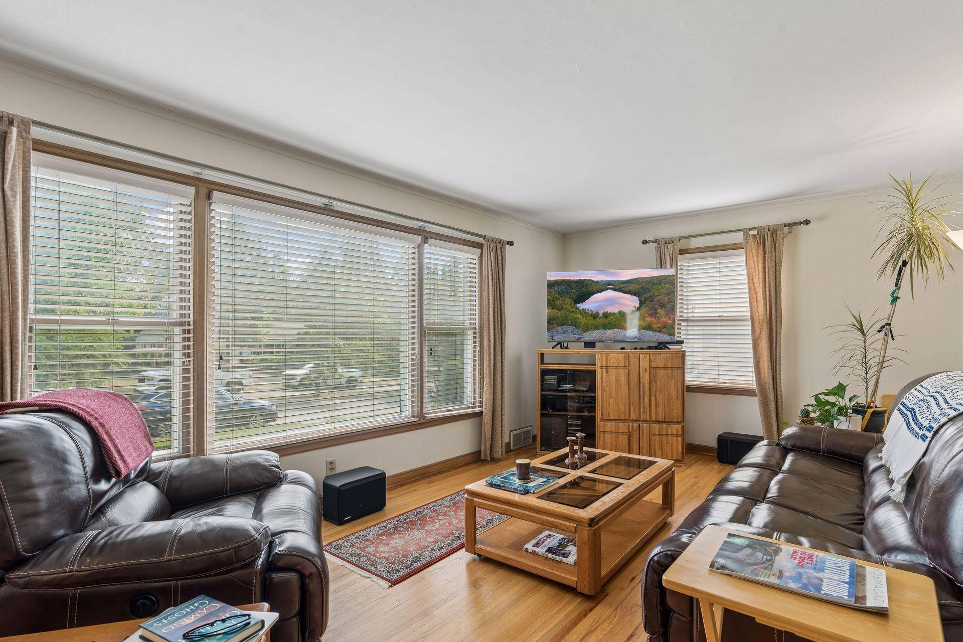 2245 Highland Pkwy, Saint Paul, MN 55116