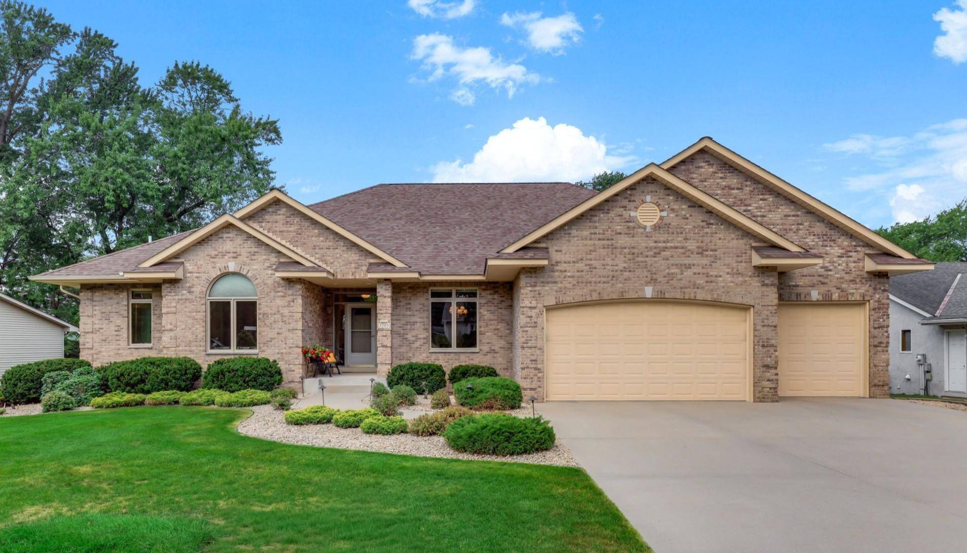 3205 Woodbridge ST, Shoreview, MN 55126