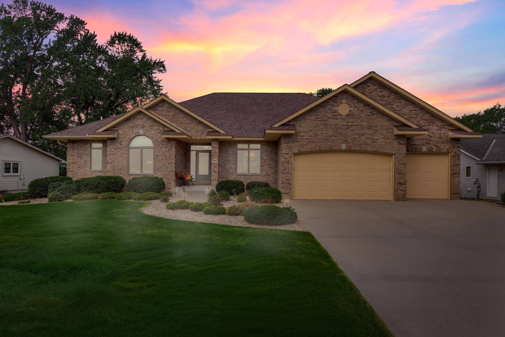 3205 Woodbridge ST, Shoreview, MN 55126
