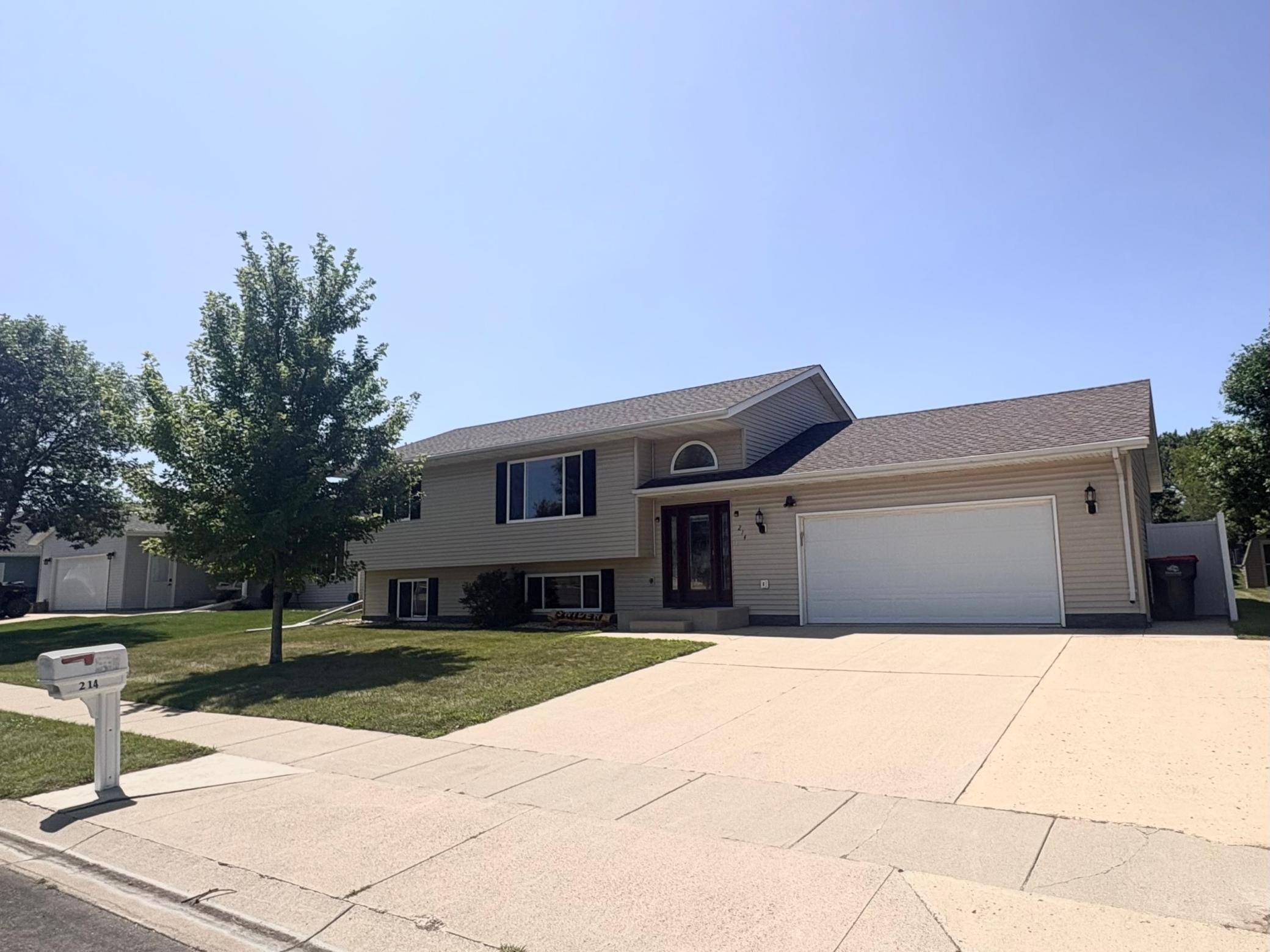 214 Athens AVE, Marshall, MN 56258