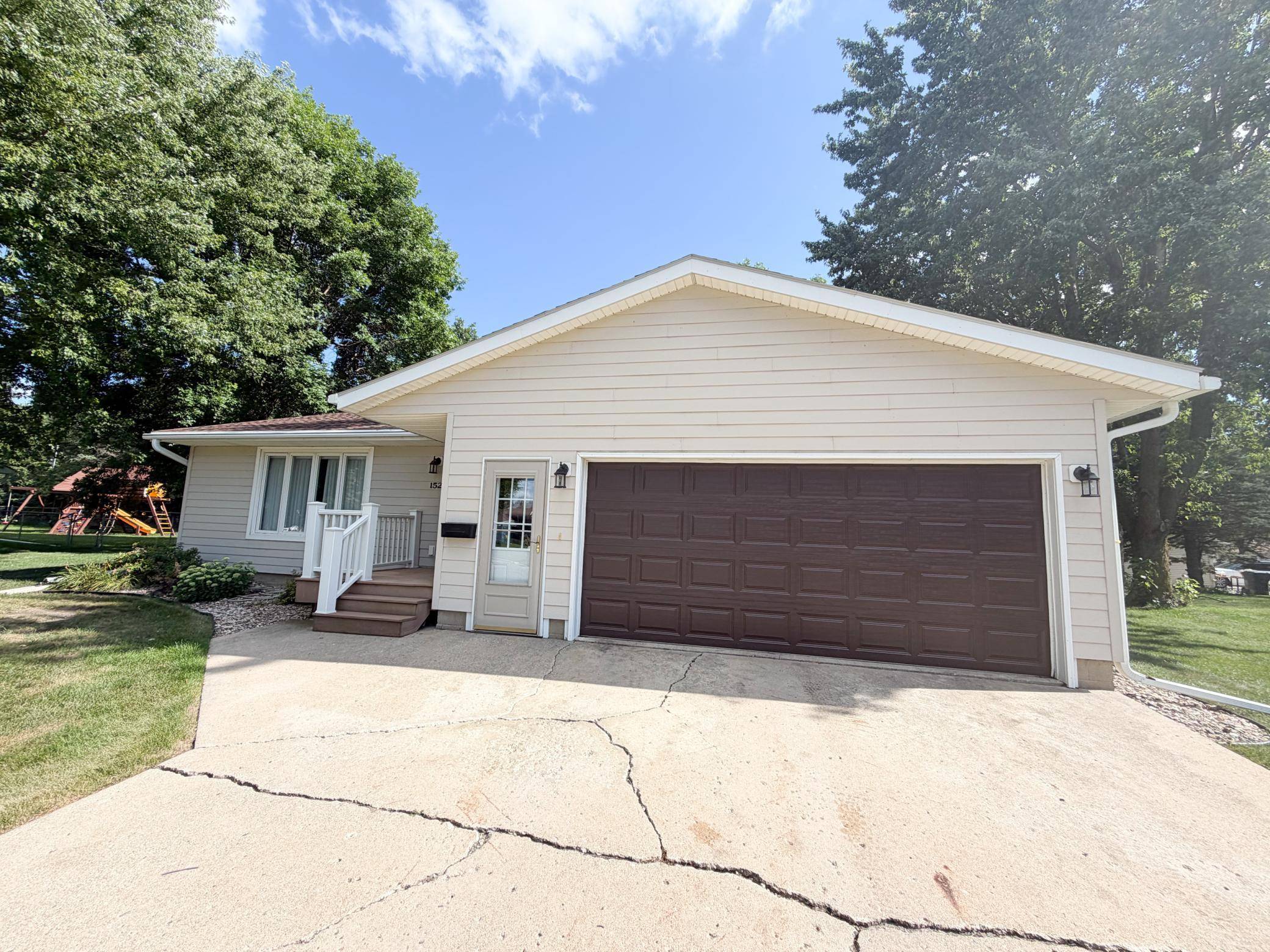 1523 Eckerson DR, Worthington, MN 56187