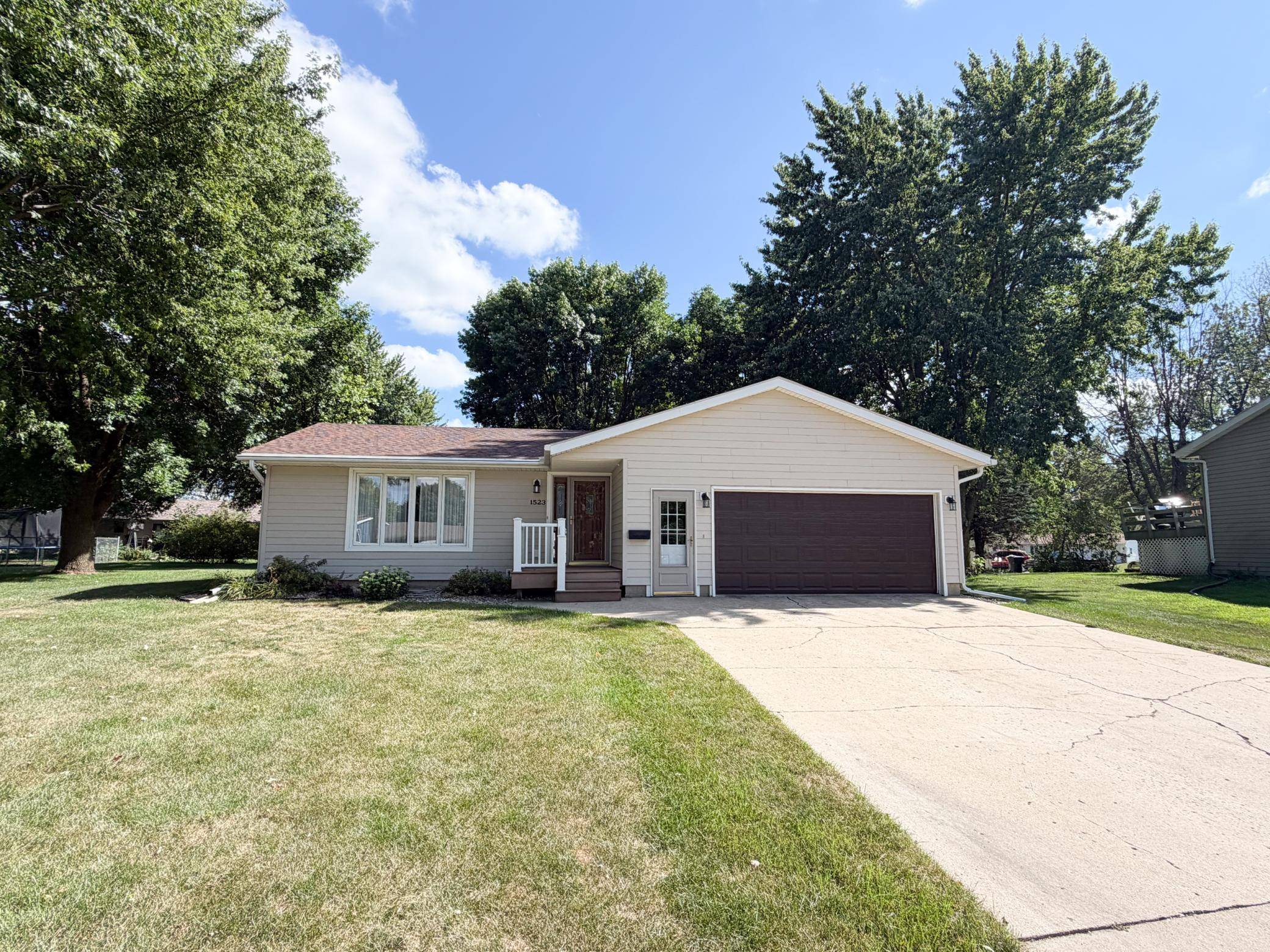 1523 Eckerson DR, Worthington, MN 56187