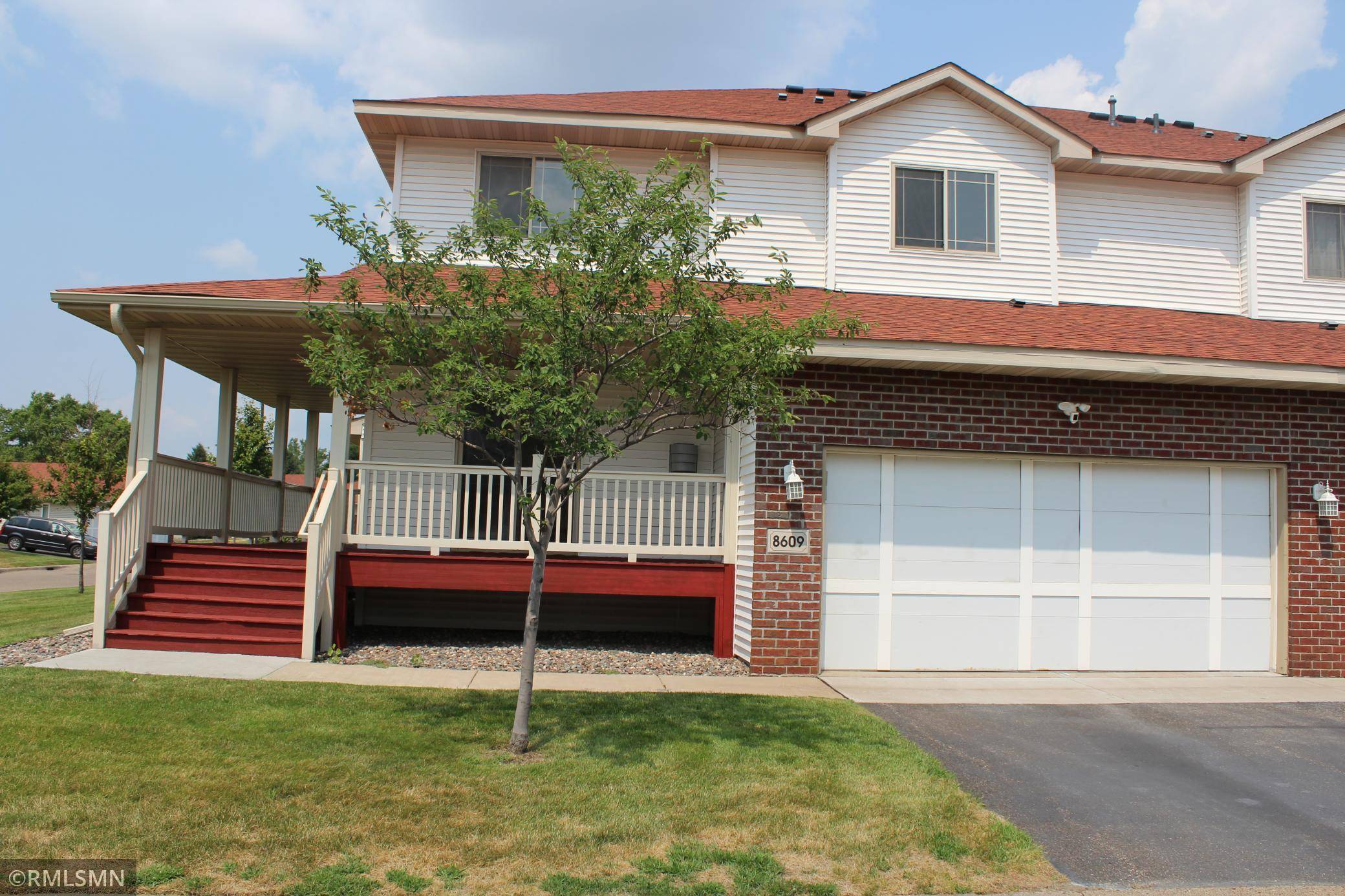 8609 Tessman CIR N, Brooklyn Park, MN 55445
