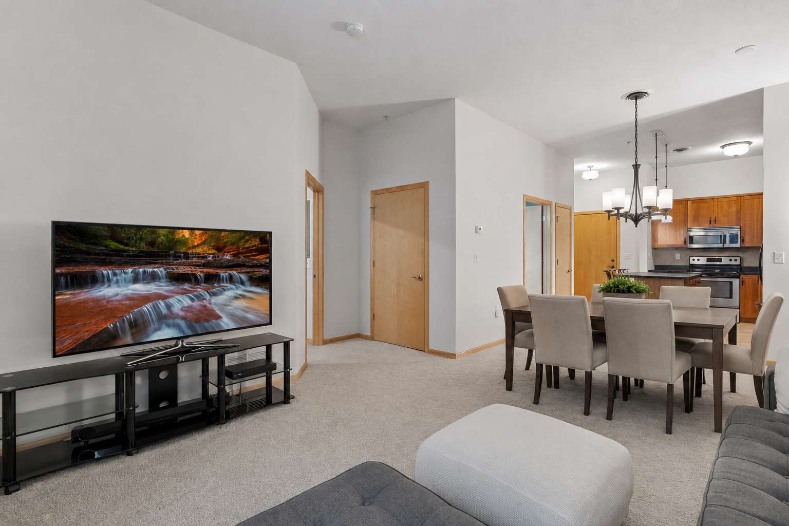 270 4th ST E #203, Saint Paul, MN 55101