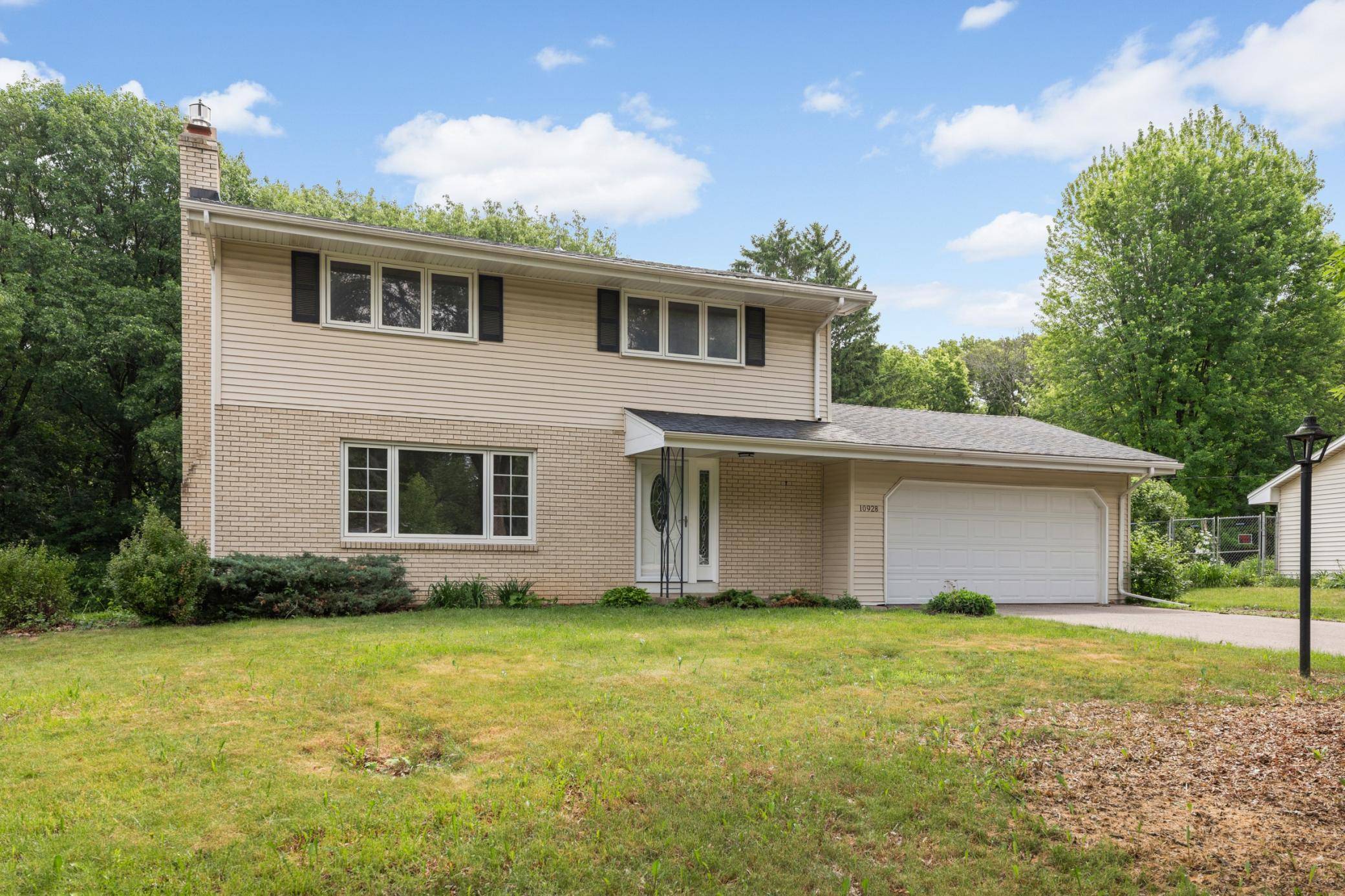 10928 London DR, Burnsville, MN 55337