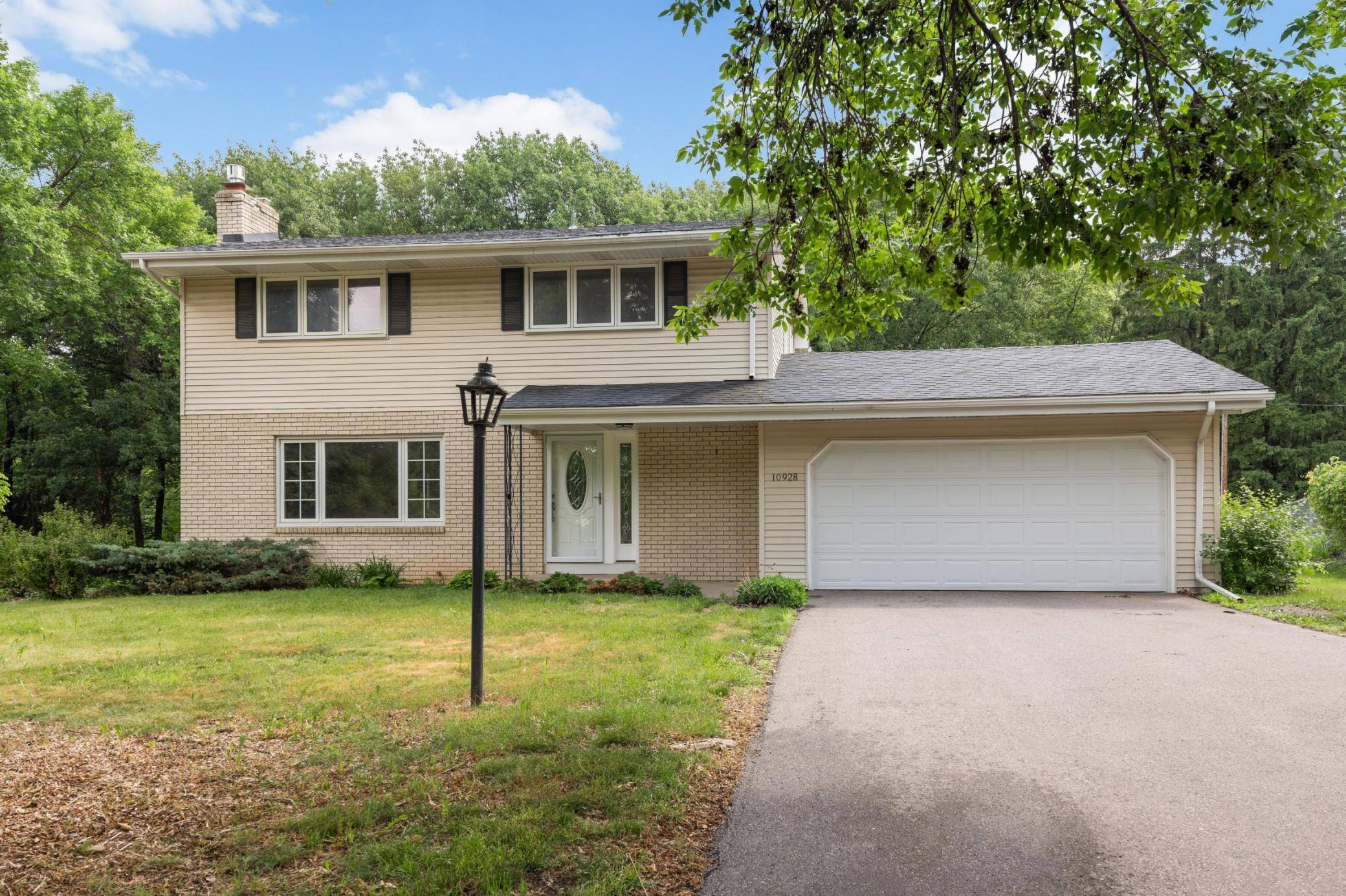 10928 London DR, Burnsville, MN 55337