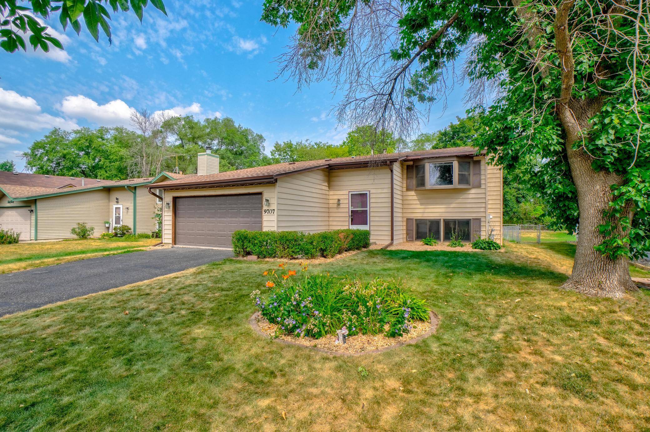 9707 Heath AVE S, Cottage Grove, MN 55016