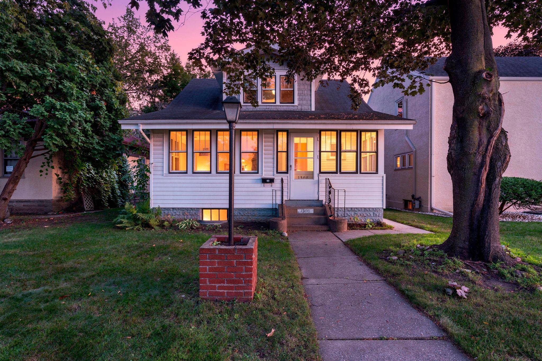 1308 Juno AVE, Saint Paul, MN 55116